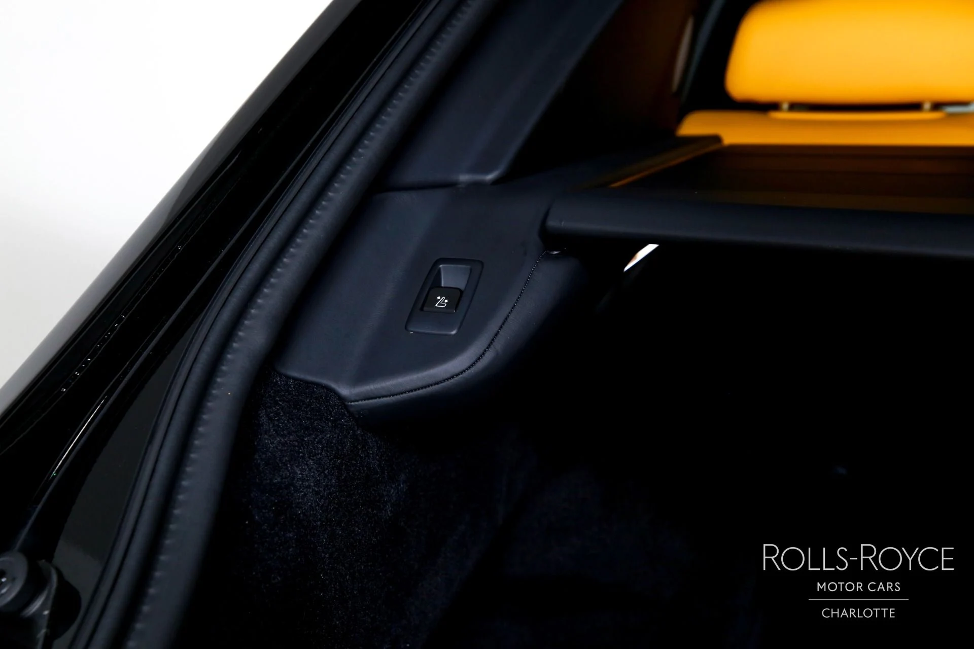 mph026_2563217841_Used_2024_Rolls_Royce_Cullinan_1764777868_e8c85c9a72