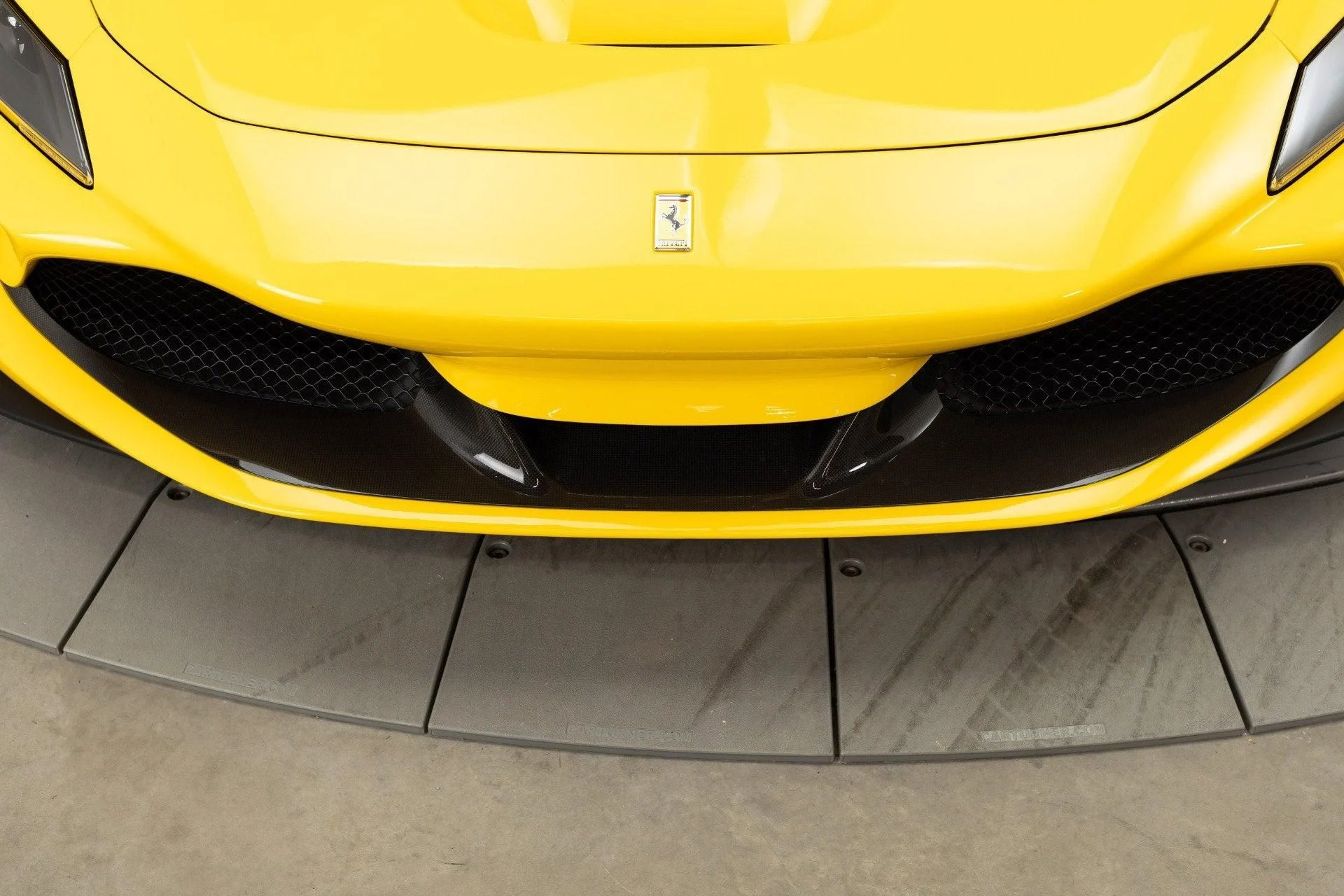 mph026_2563255875_Used_2021_Ferrari_F8_Spider_1778334405_6b7b769fbc