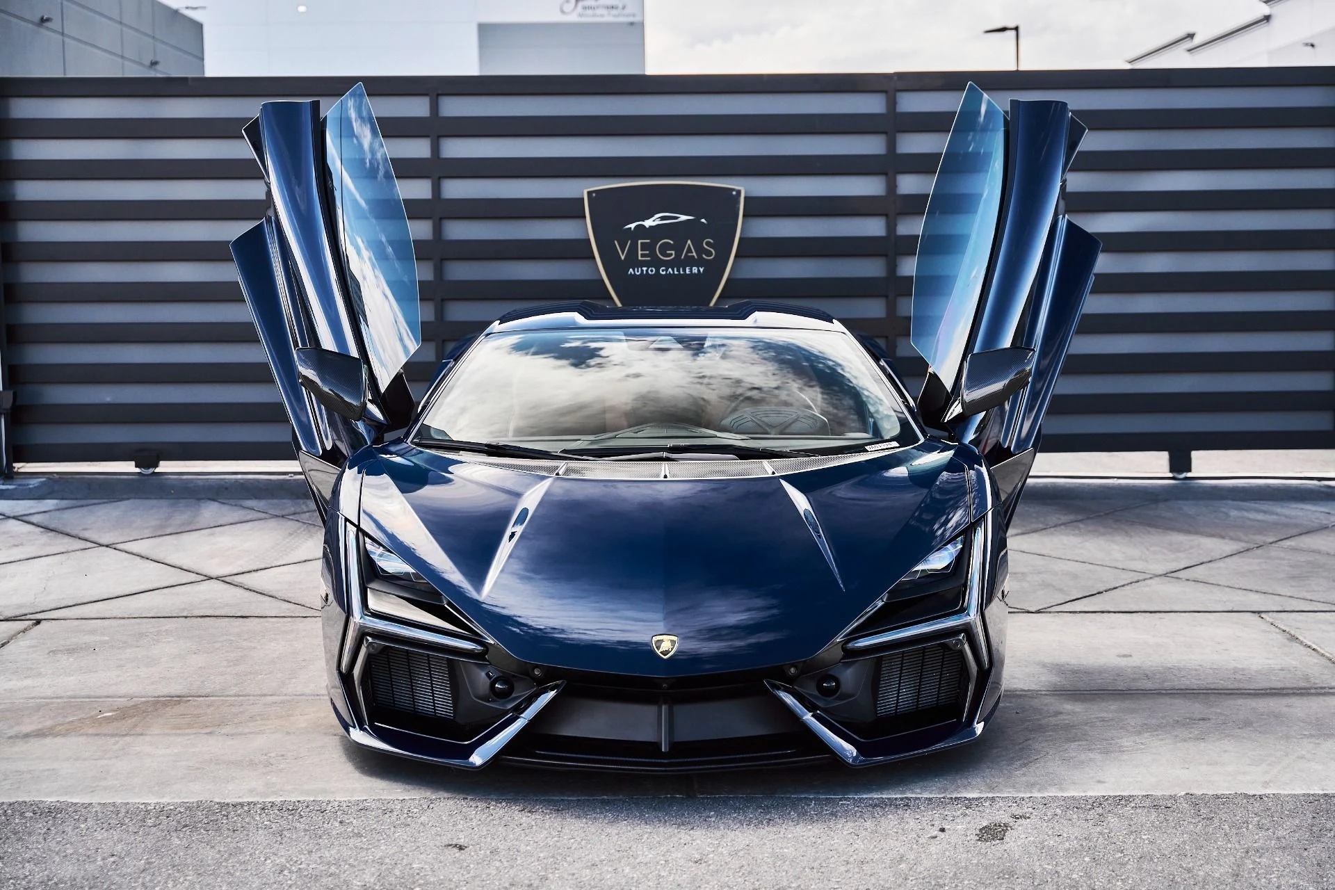 mph026_2563600653_Used_2025_Lamborghini_Revuelto_Base_1777078089_6cc37d4d7b