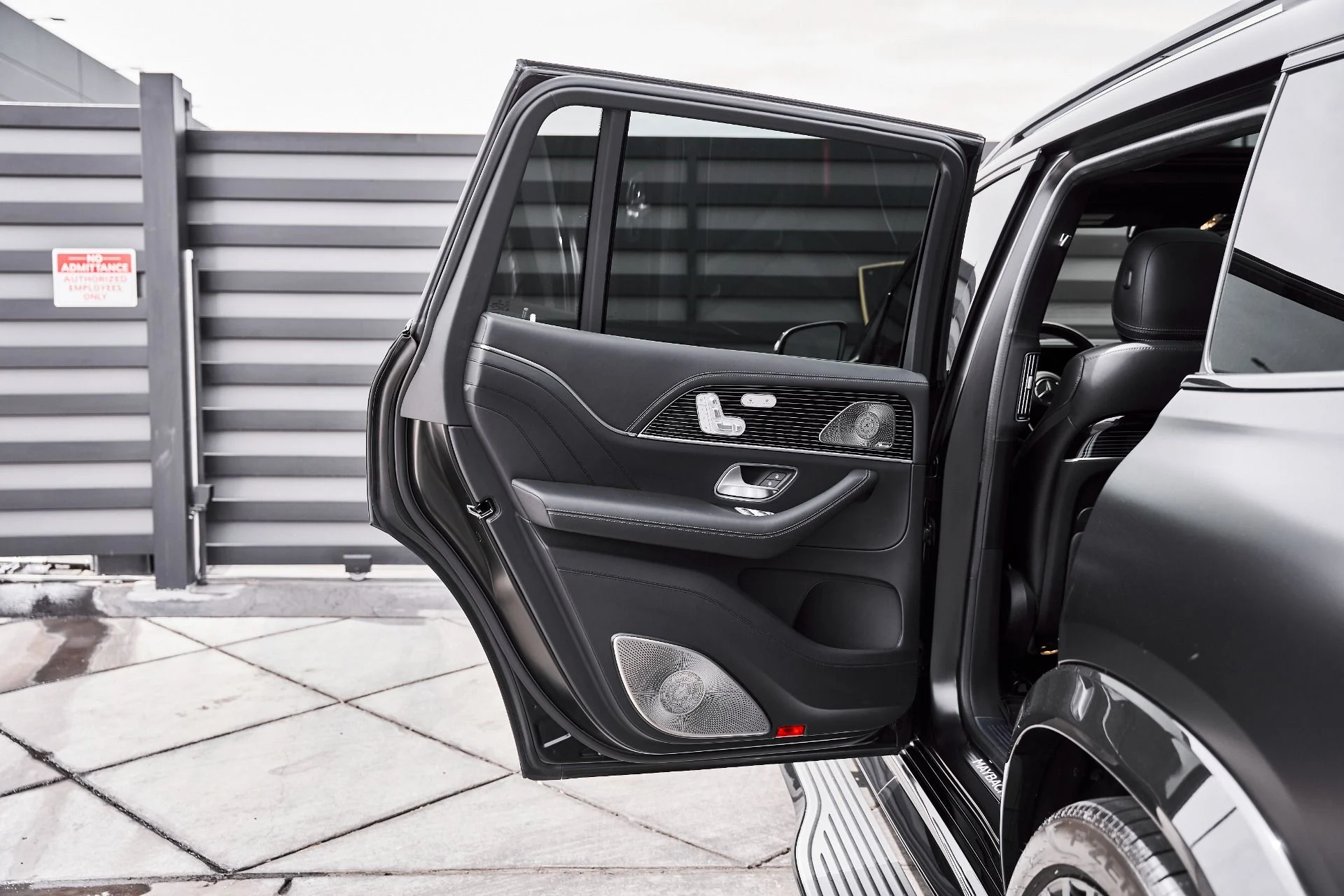 mph026_256548425_Used_2024_Mercedes_Benz_GLS_Maybach_GLS_600_1776550587_ffe7faecaa