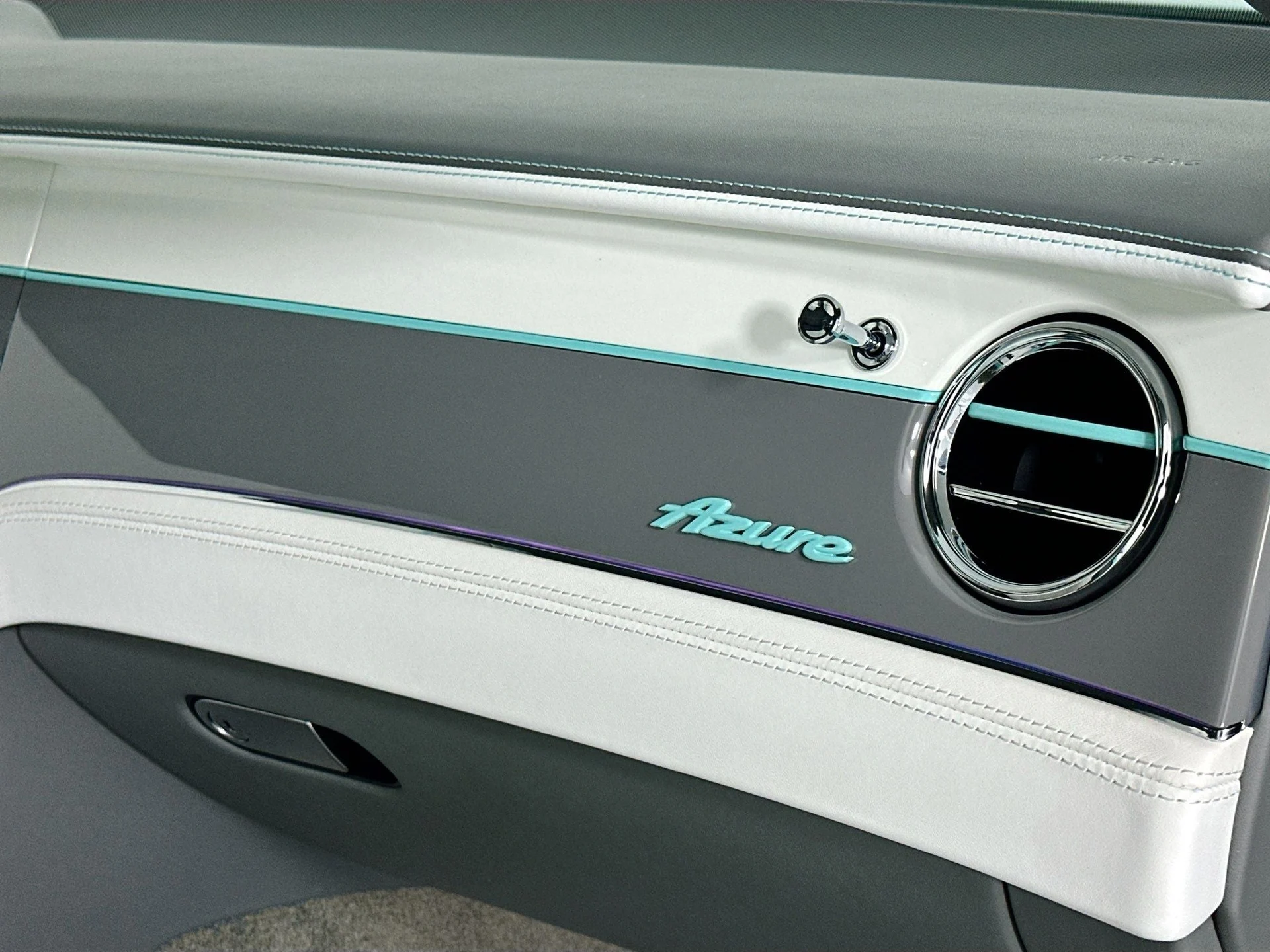 mph026_2567800212_27_7bcf17129e