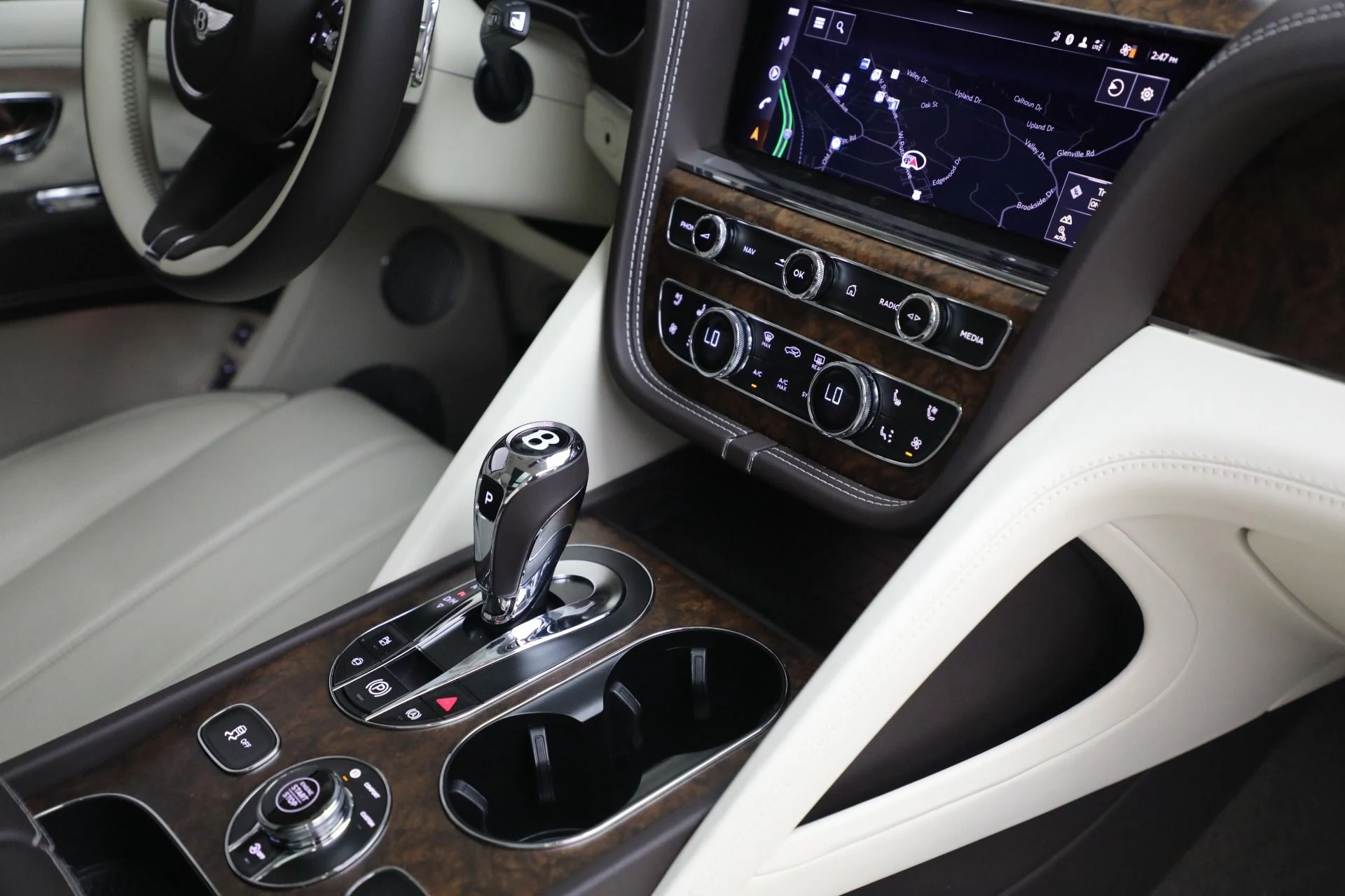 mph026_2570207780_Used_2024_Bentley_Bentayga_EWB_Azure_V8_a259834659