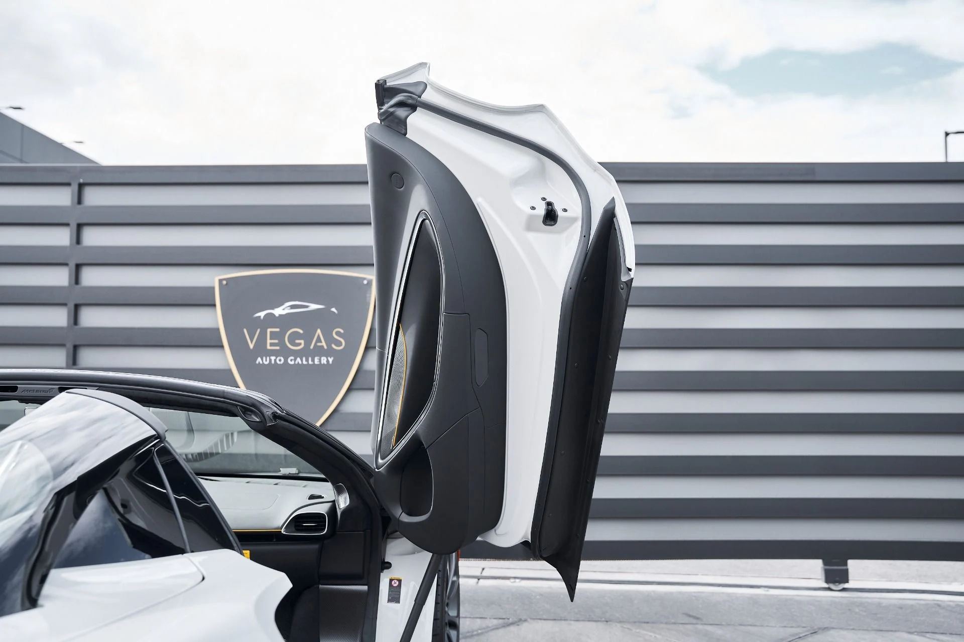 mph026_2574766984_Used_2025_Mc_Laren_Artura_1769221490_e6e470a688