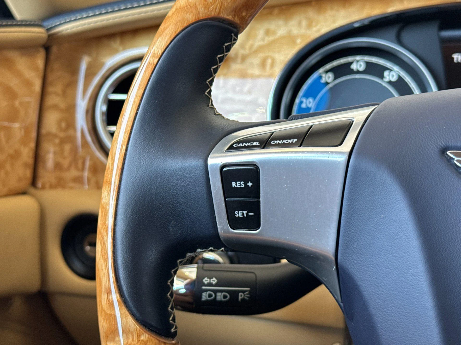 mph026_257716371_Used_2014_Bentley_Flying_Spur_1786111349_6fb6f6b2d4