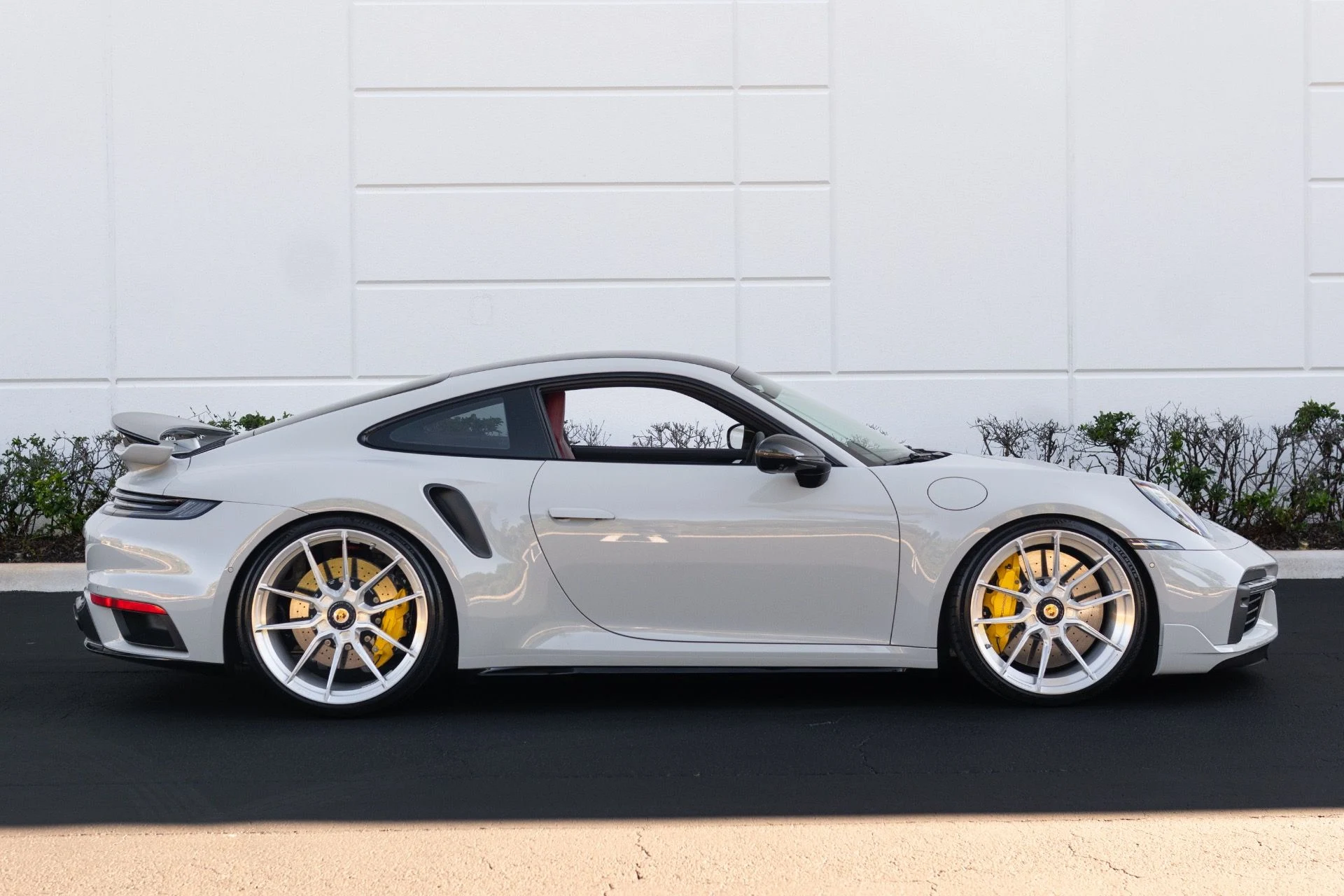 mph026_2580030597_Used_2022_Porsche_911_Turbo_S_1770440206_38e4bb0ac3