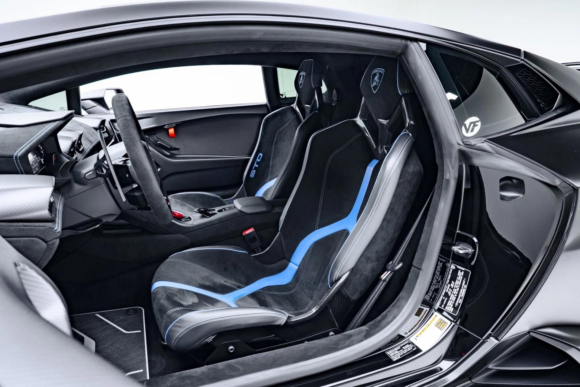 mph026_2586106507_Used_2022_Lamborghini_Huracan_STO_1771969691_fe68fd54ee