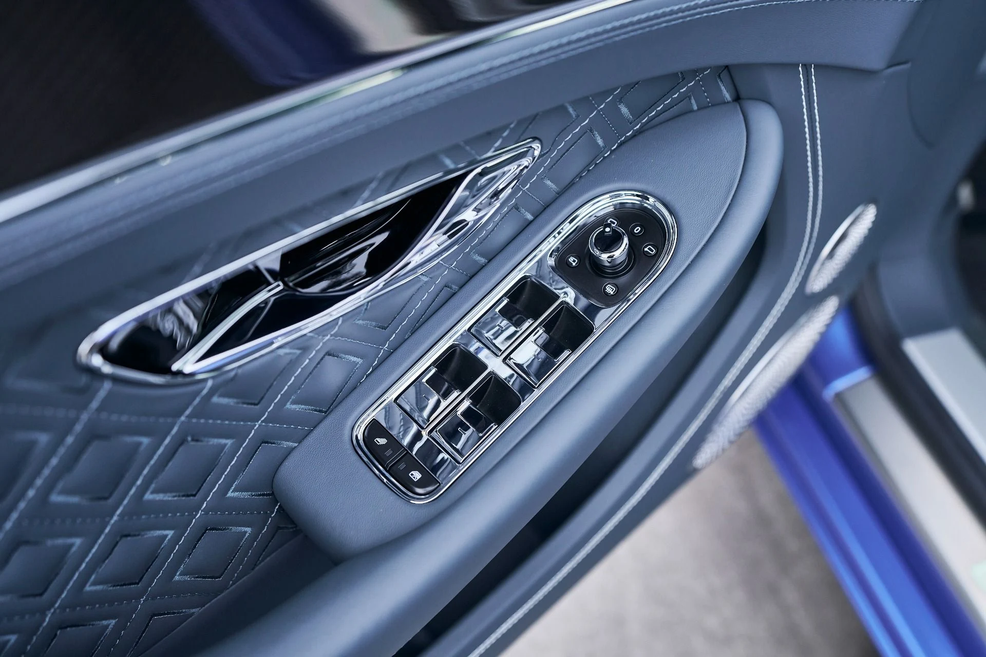 mph026_2597757518_Used_2023_Bentley_Continental_GT_Azure_1761755978_e6091f0fff