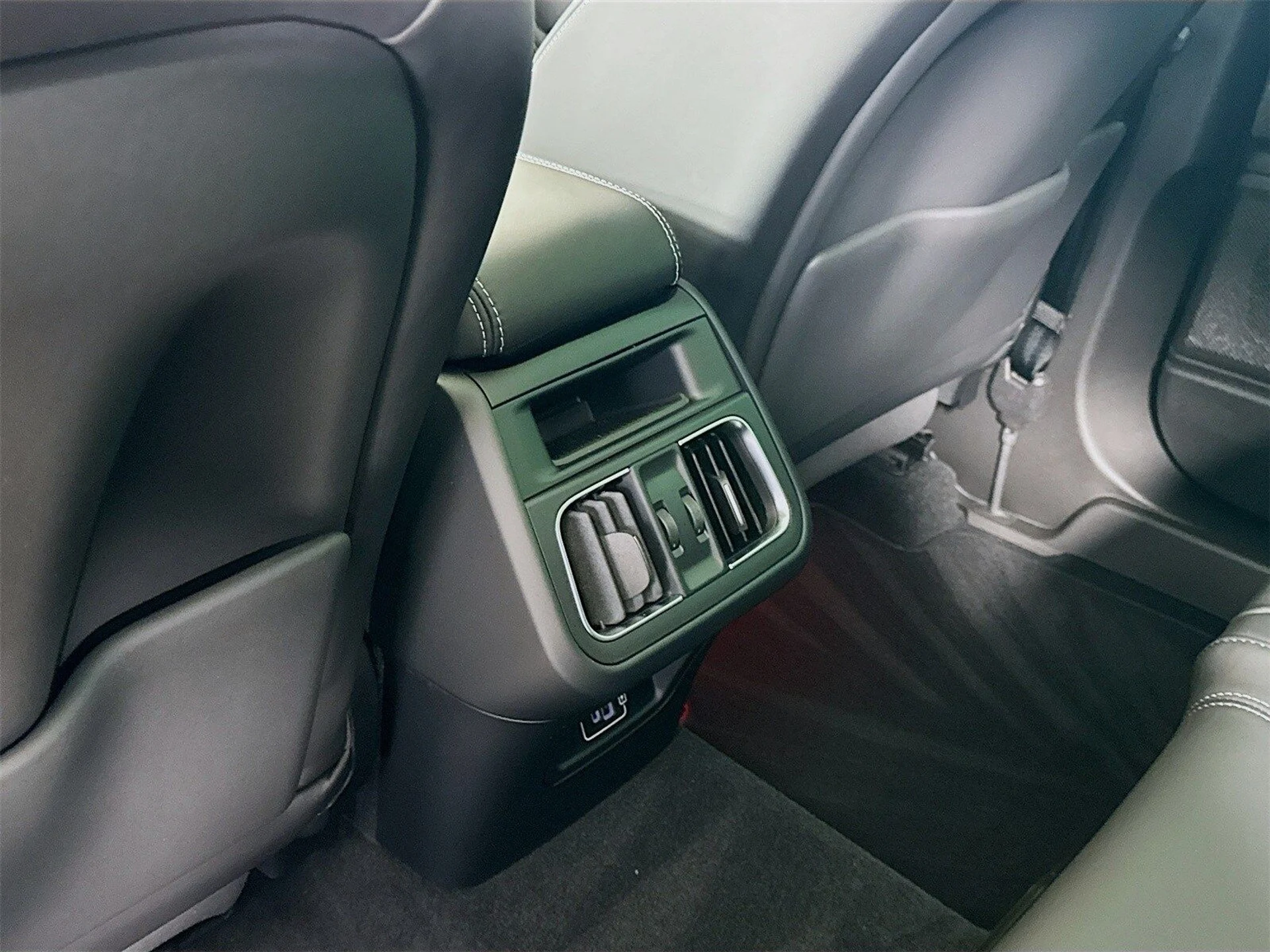 mph026_2601570241_4af470dce6a4e962638fac53ada1aed1x_1190d63d64