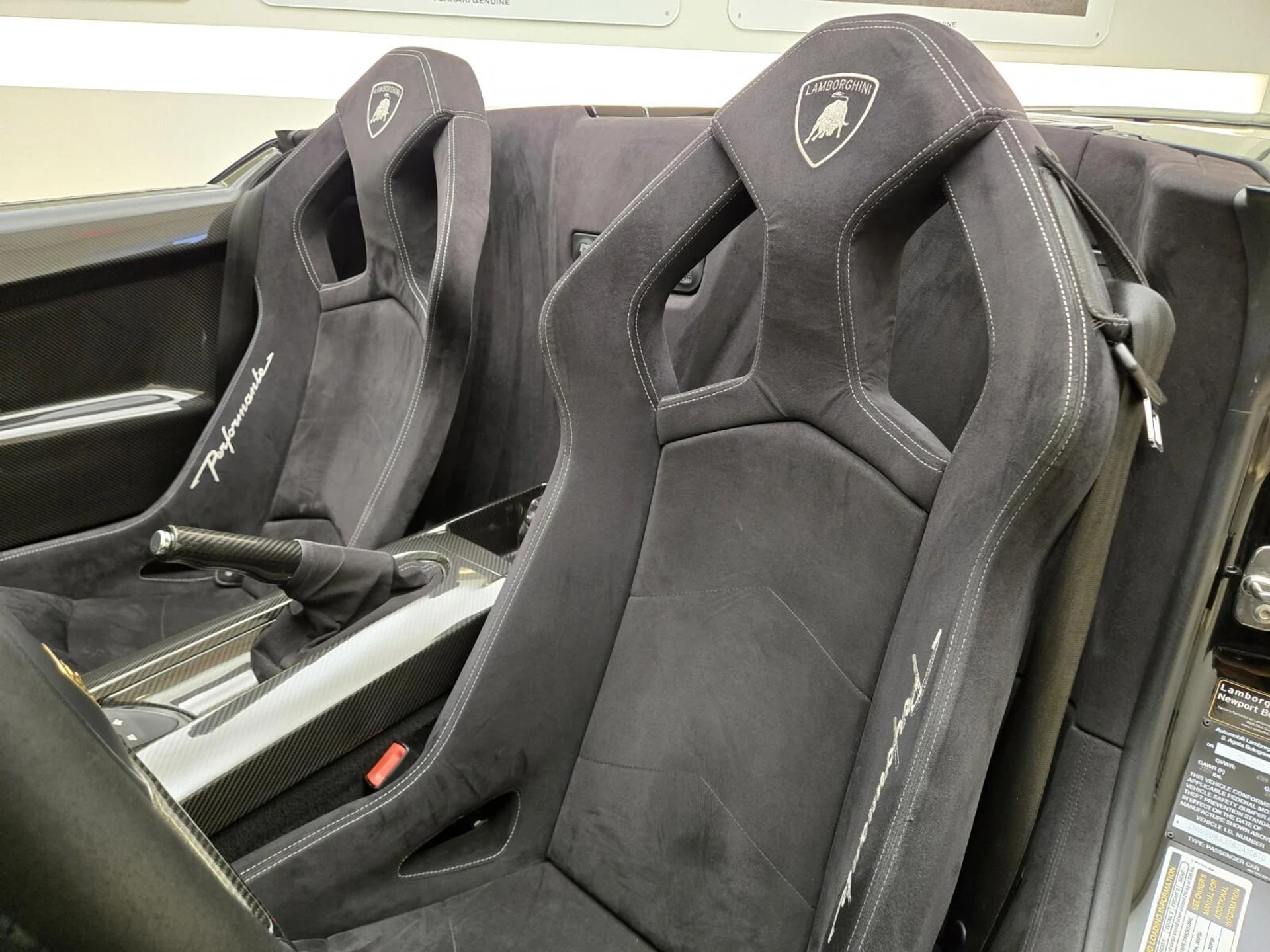 mph026_2602365338_Used_2011_Lamborghini_Gallardo_LP_560_4_1762242031_c3873dfa9e