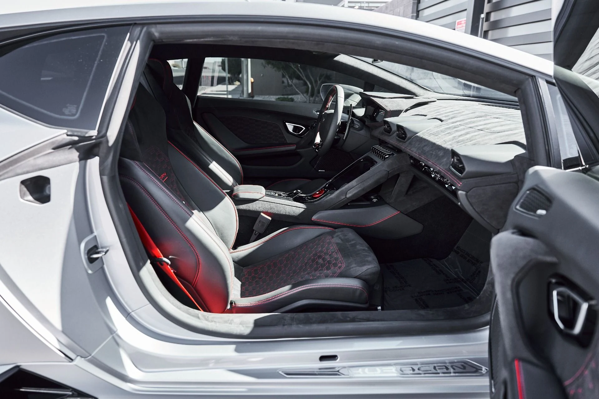 mph026_2607551405_Used_2023_Lamborghini_Huracan_Tecnica_Base_1777013697_487c30f042