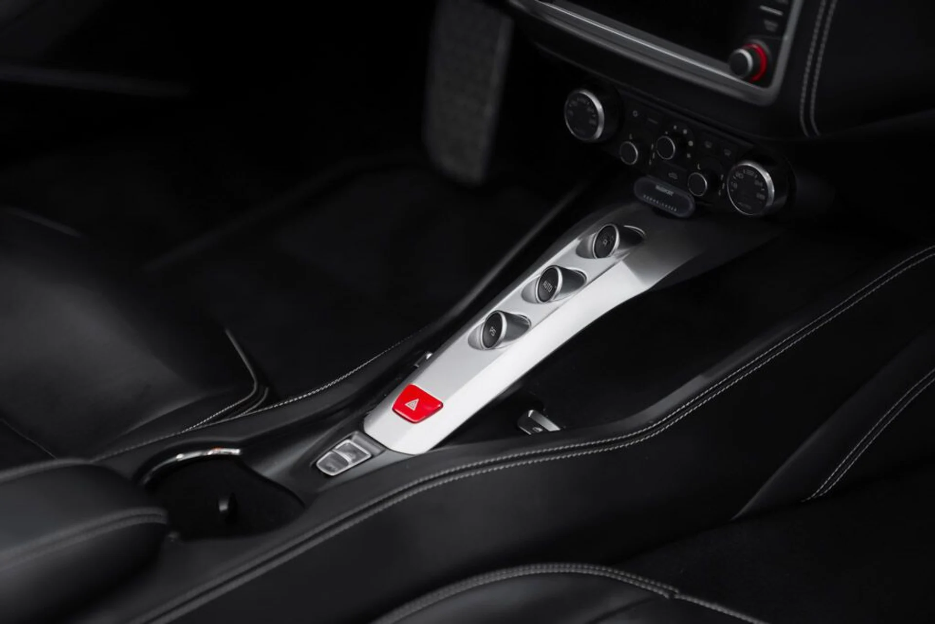 mph026_2608765027_ferrari_california_2015_jpg_v_1758918548_dfc17c0ceb