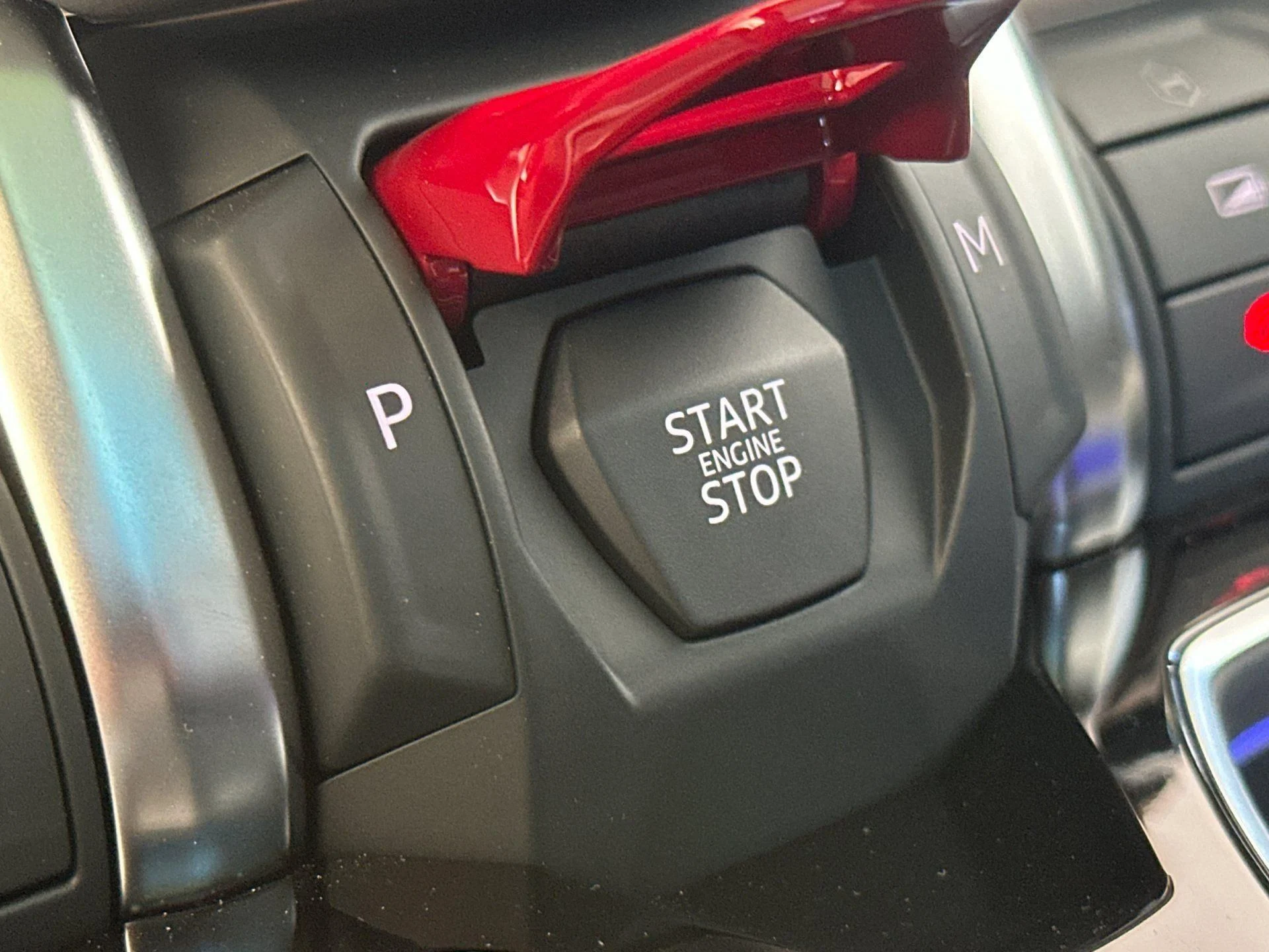 mph026_2611466826_New_2025_Lamborghini_Urus_SE_1777105885_77fb4c7dc1