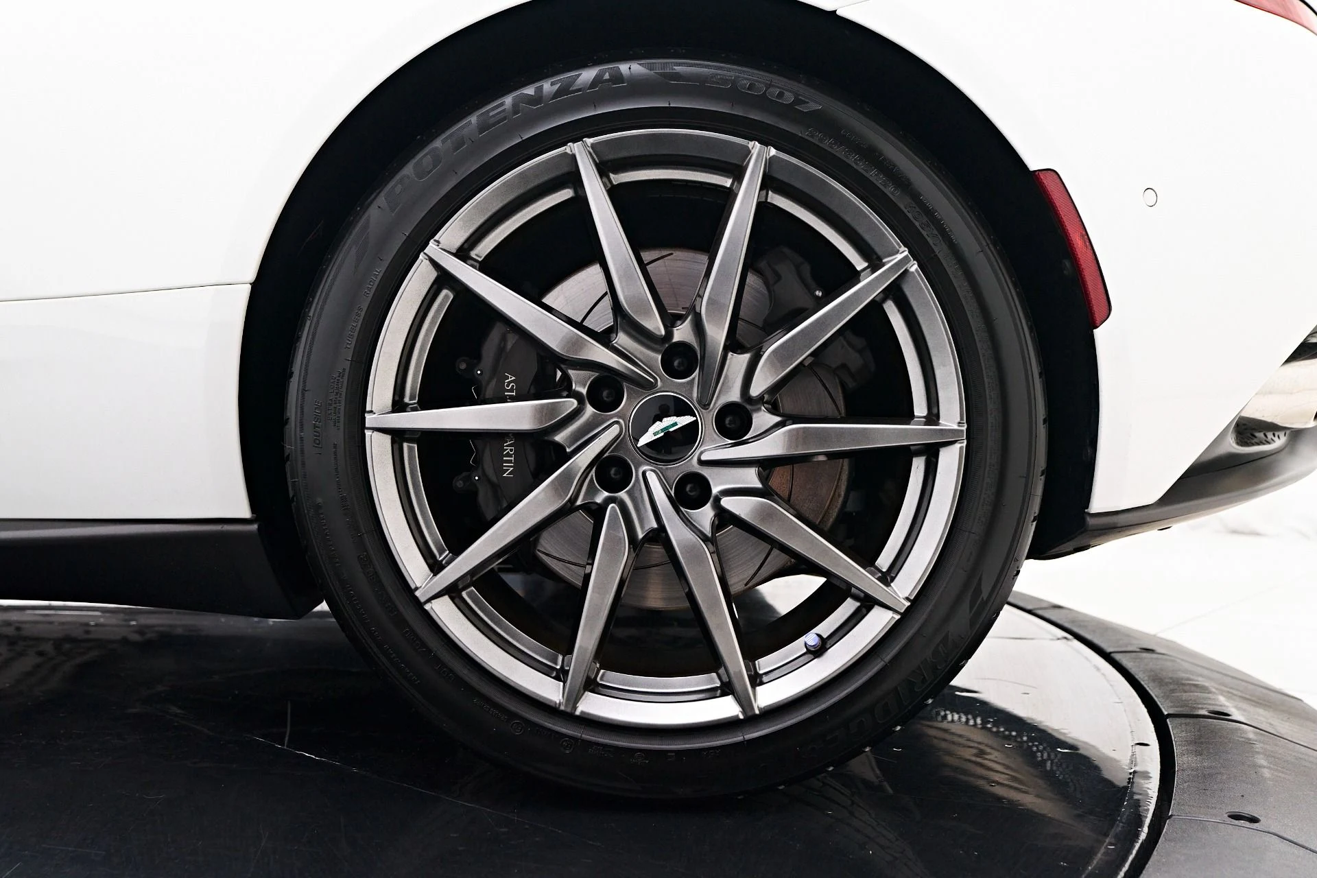mph026_2613258650_Used_2019_Aston_Martin_DB_11_Base_1758851296_7030888cf5