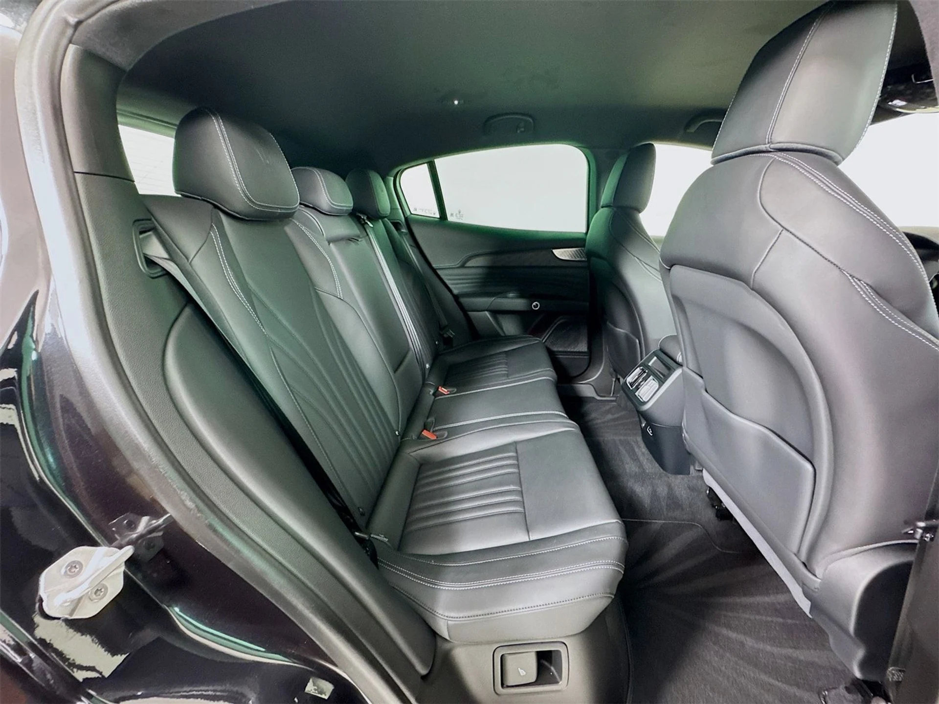 mph026_2614977906_2ceabba3041057afd9f6f7a8d5569819x_1199a396a3