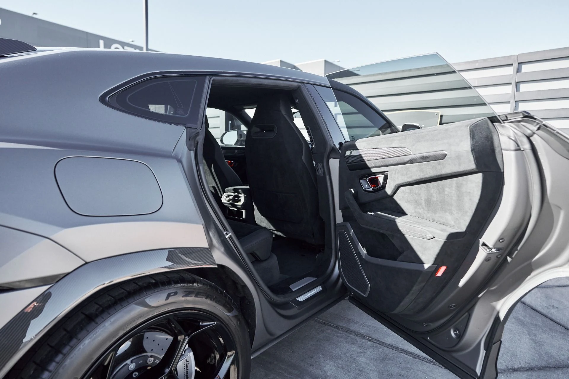 mph026_2619659356_Used_2023_Lamborghini_Urus_Performante_1761860734_08036d2d1c