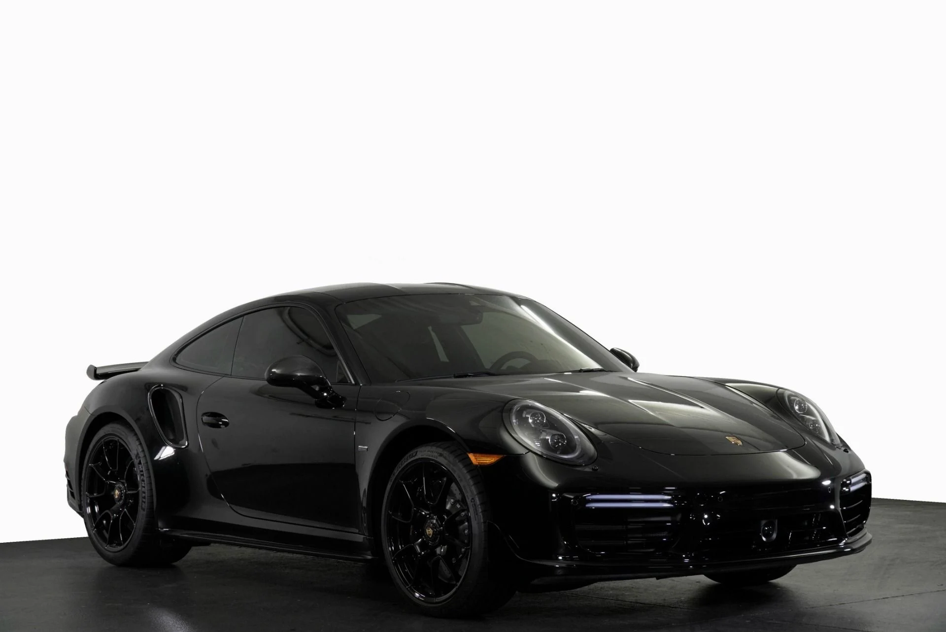 mph026_2622802409_Used_2018_Porsche_911_Turbo_S_1775836607_1b38f6da7c