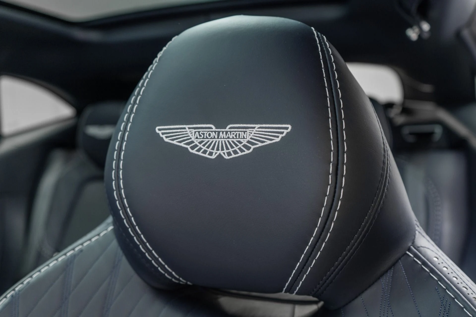 mph026_26304373_Used_2022_Aston_Martin_DBX_Inspire_Interior_Panoramic_Glass_Roof_1768577426_9a0bf824c1