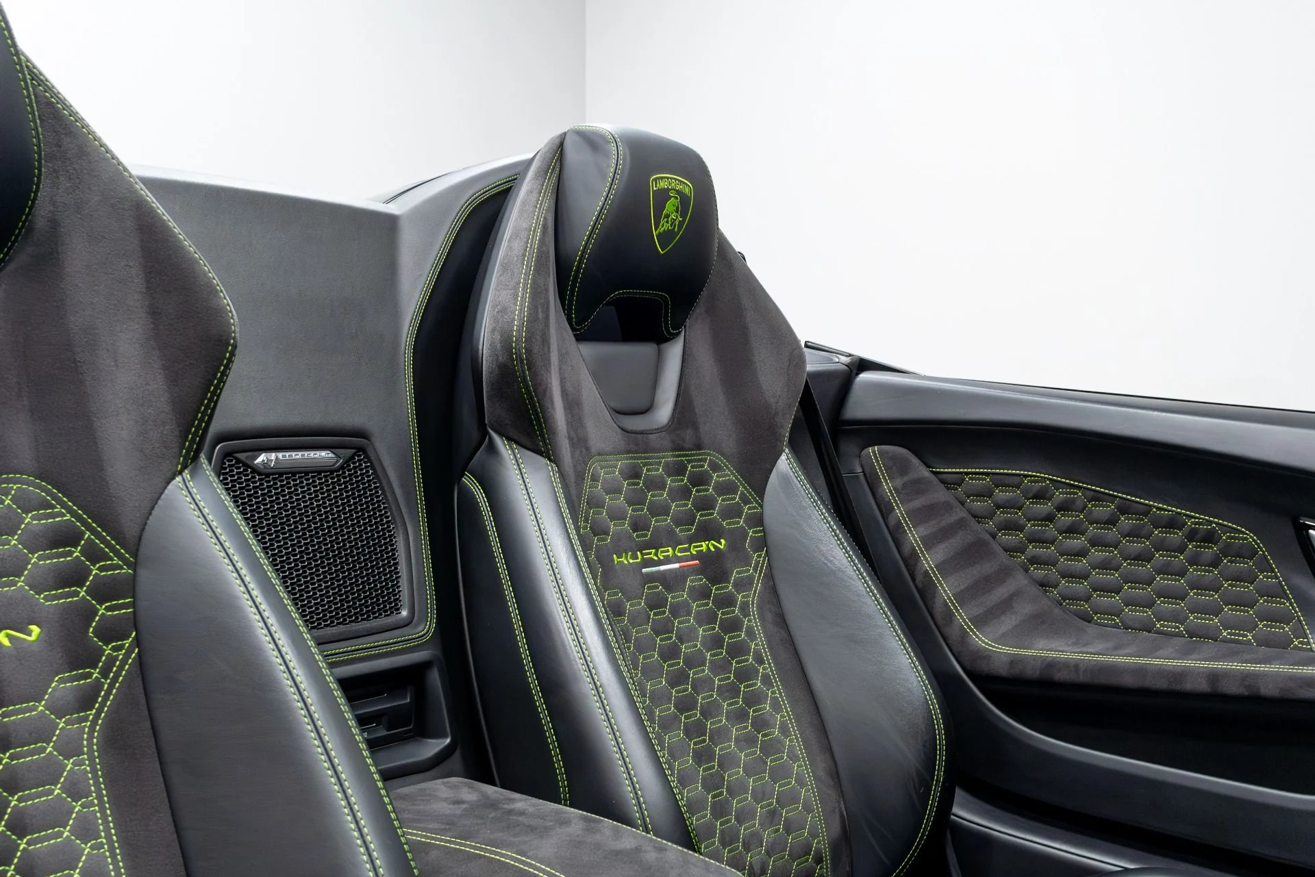 mph026_2631386169_Used_2017_Lamborghini_Huracan_1775865662_5ee75e1301
