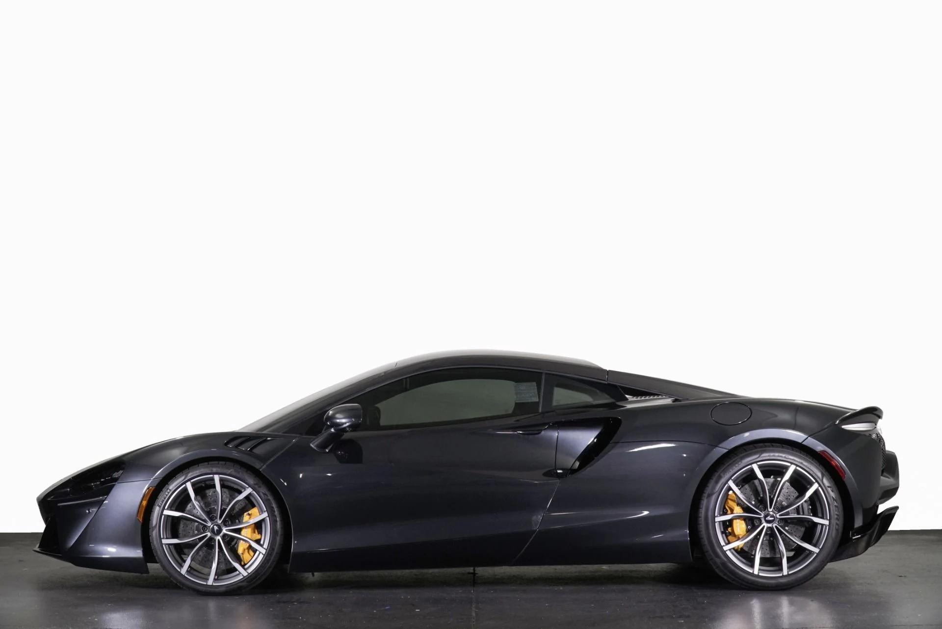 mph026_2631466142_Used_2025_Mc_Laren_Artura_1760457581_10f0688d35