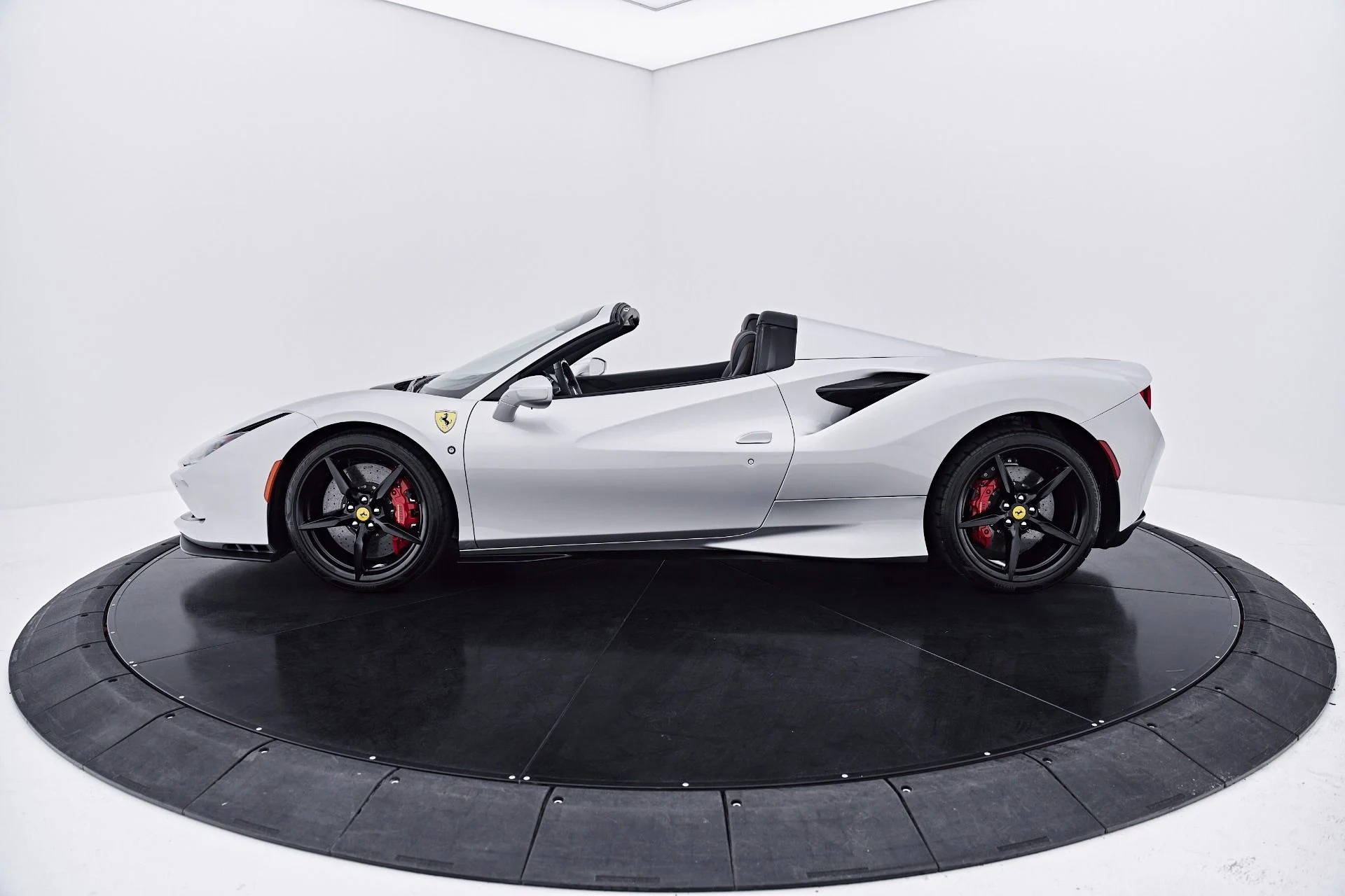 mph026_263309764_Used_2022_Ferrari_F8_Spider_Base_1785538792_736ed80547