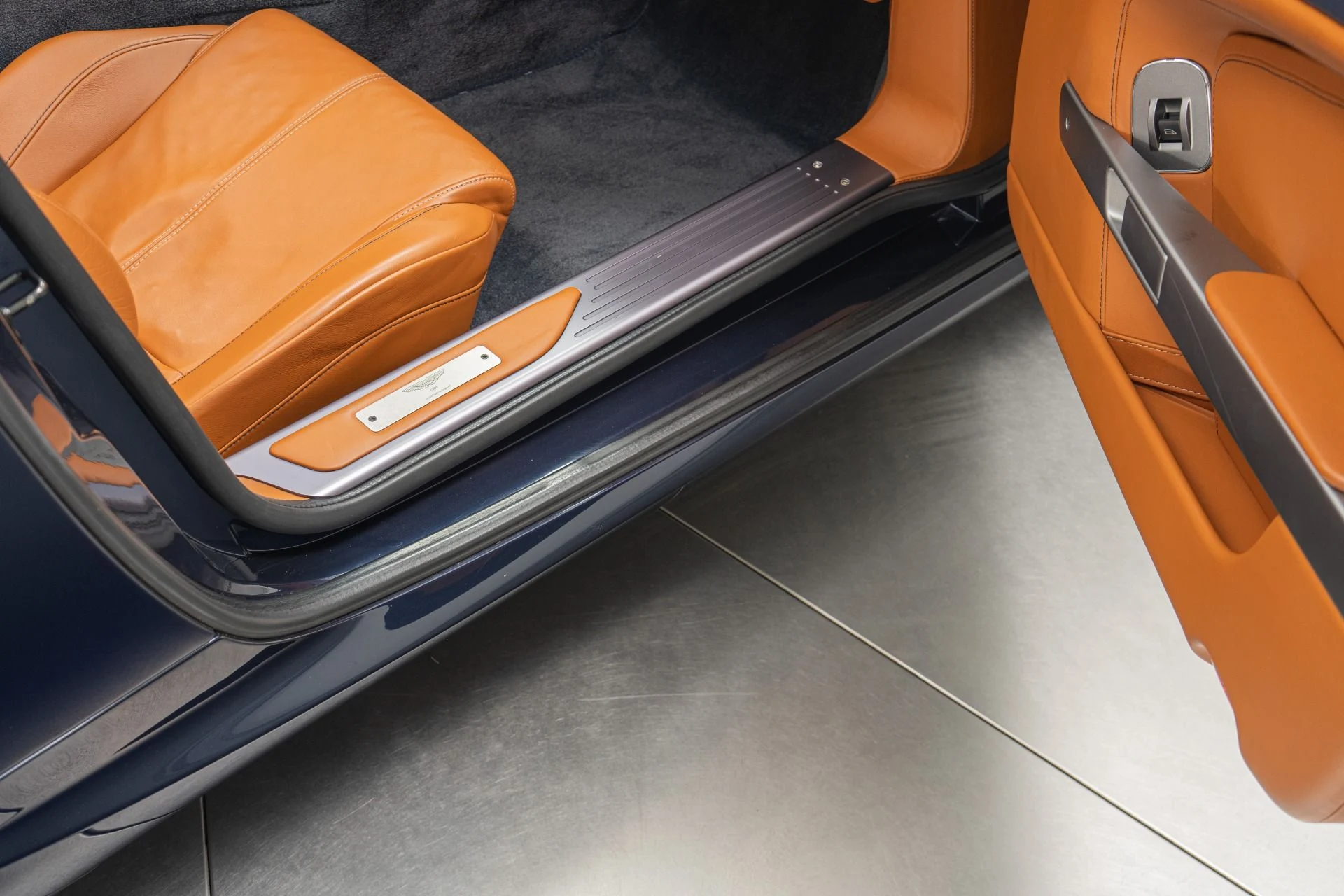 mph026_2634578671_Used_2011_Aston_Martin_DB_9_Volante_Two_Tone_Interior_V12_Power_1780003094_2c576cdb30