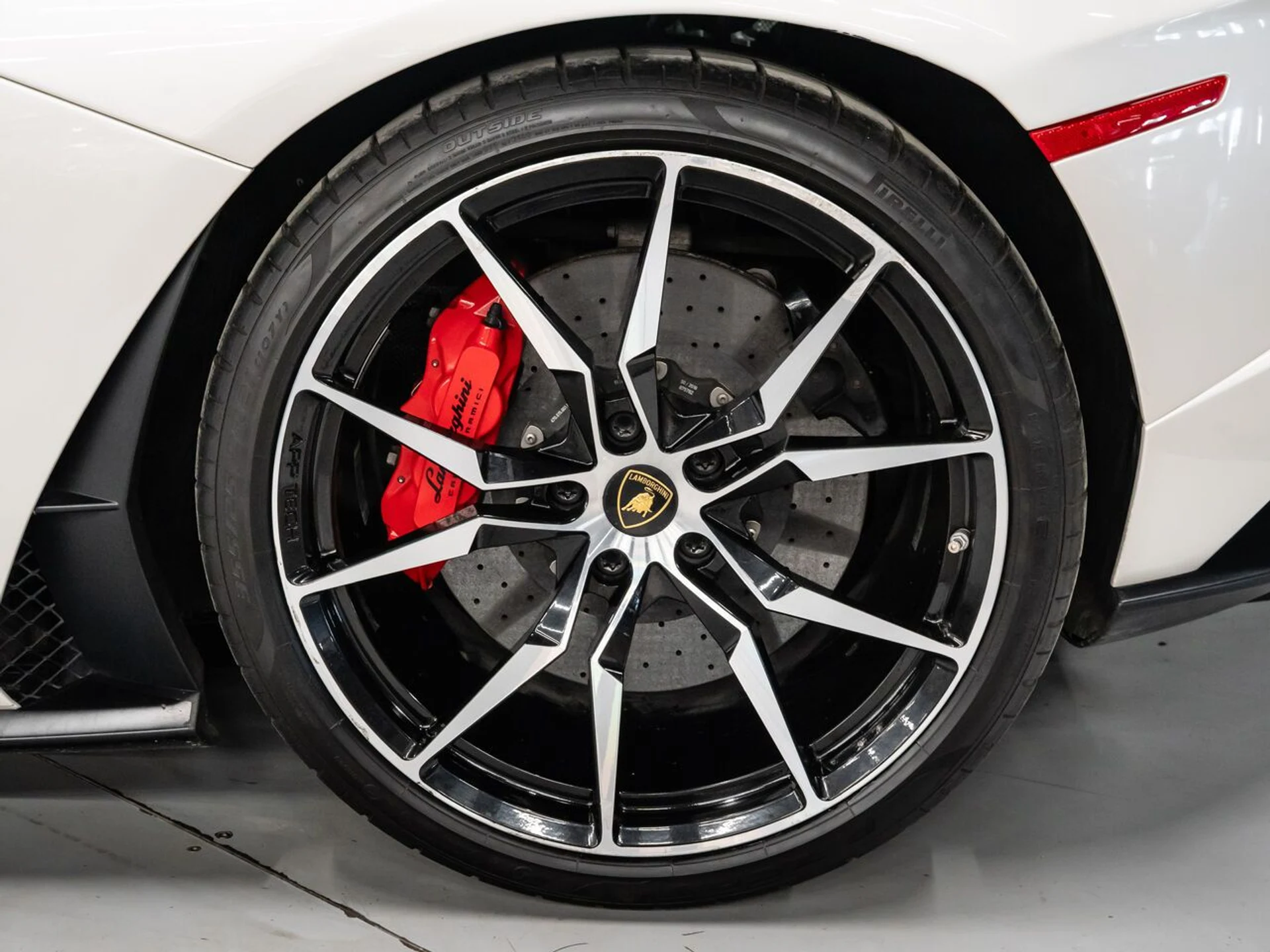 mph026_2638886210_lamborghini_aventador_2017_173002667f