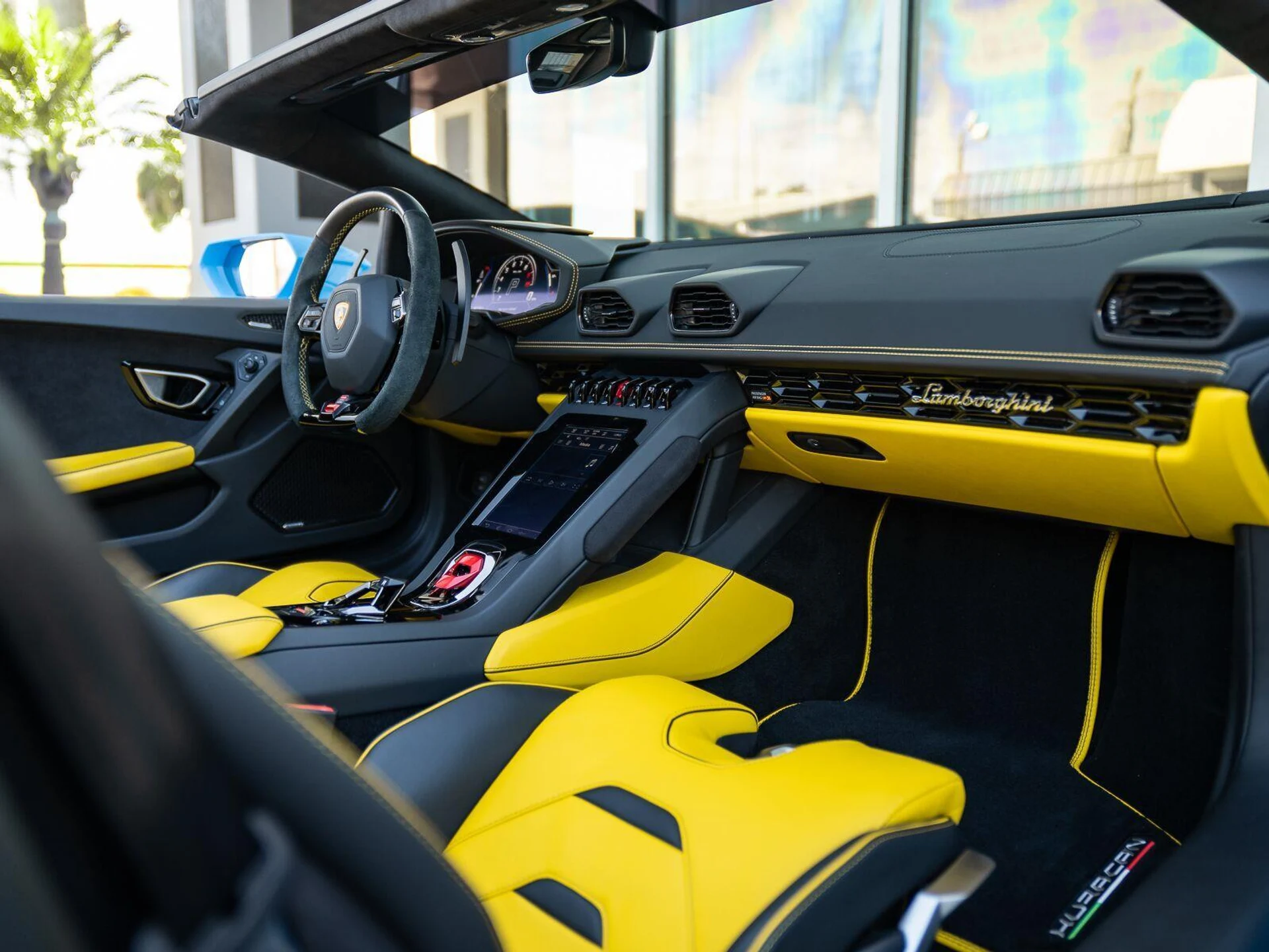 mph026_2639984212_Used_2022_Lamborghini_Huracan_EVO_Spyder_AWD_1792704192_3fe7a07fb2