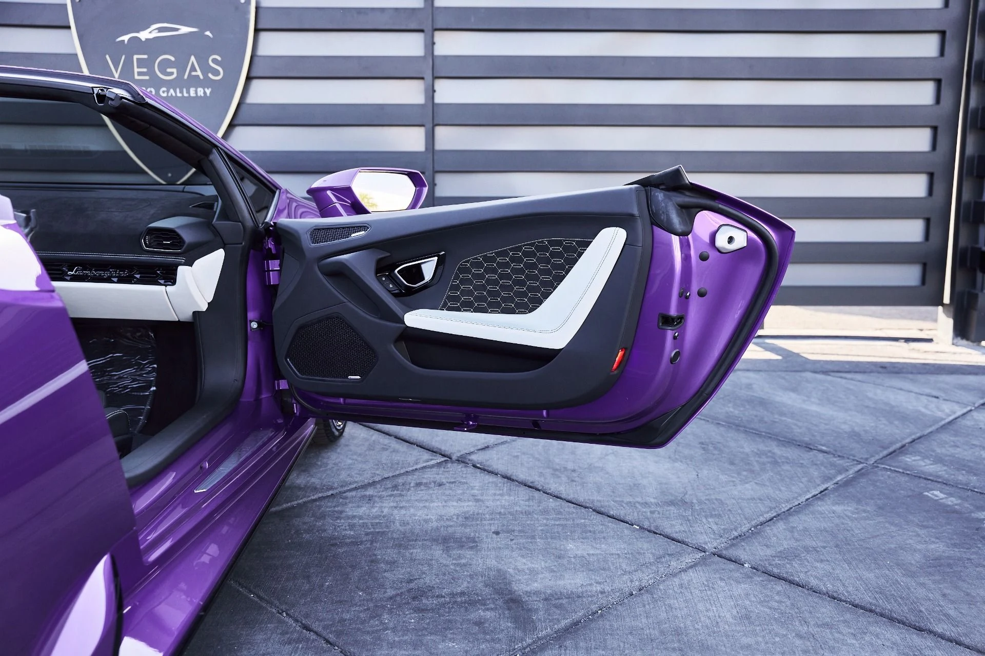 mph026_2641191839_Used_2024_Lamborghini_Huracan_EVO_Base_1774744532_393071fb58