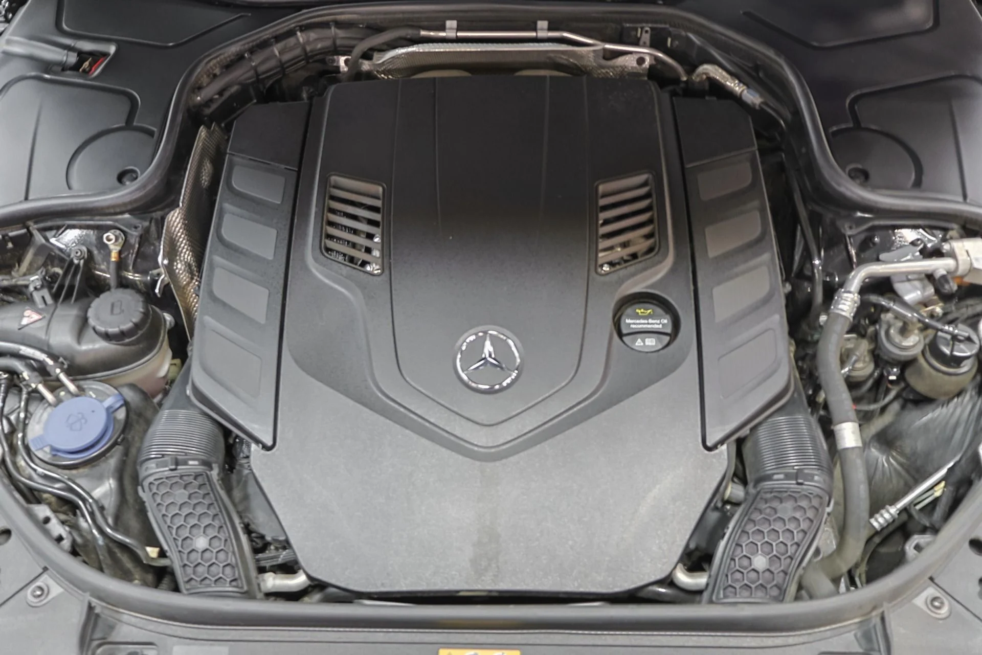 mph026_2661713803_Used_2019_Mercedes_Benz_S_Class_Maybach_S_560_4_MATIC_1761681414_717839f97d