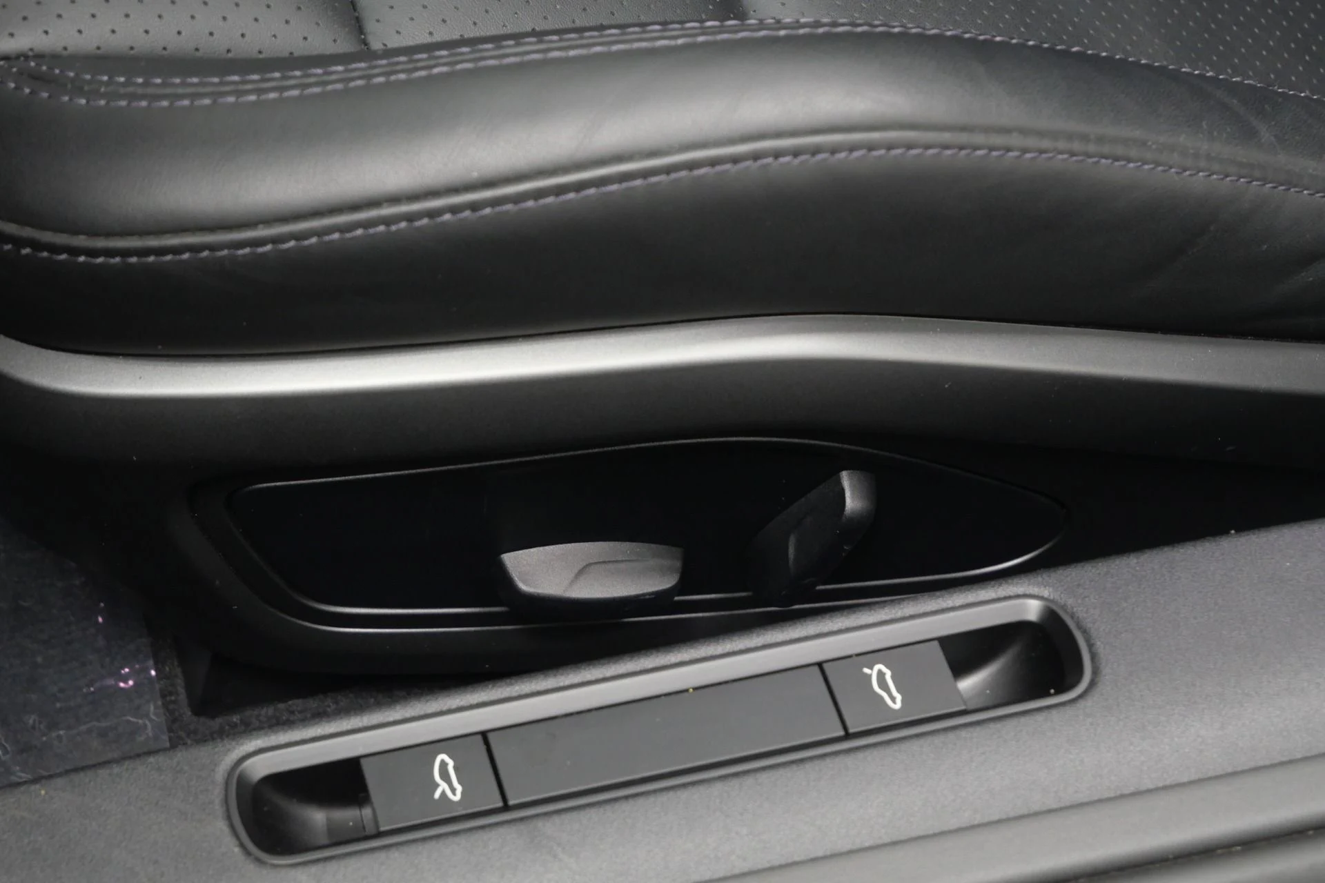 mph026_2663716303_Used_2024_Porsche_911_Carrera_S_Cabriolet_Sport_Exhaust_Carrera_Classic_Wheels_Bose_Audio_1764086379_dba3e81b67