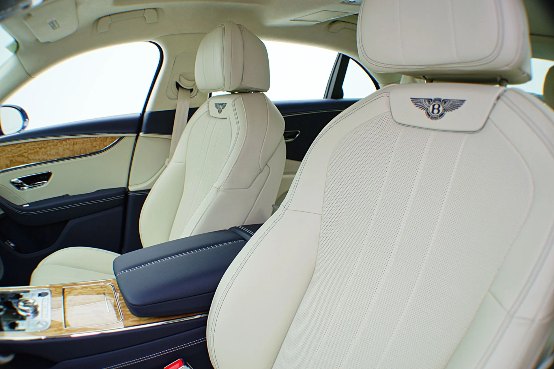 mph026_2664684394_Used_2022_Bentley_Flying_Spur_Hybrid_4aa475470c