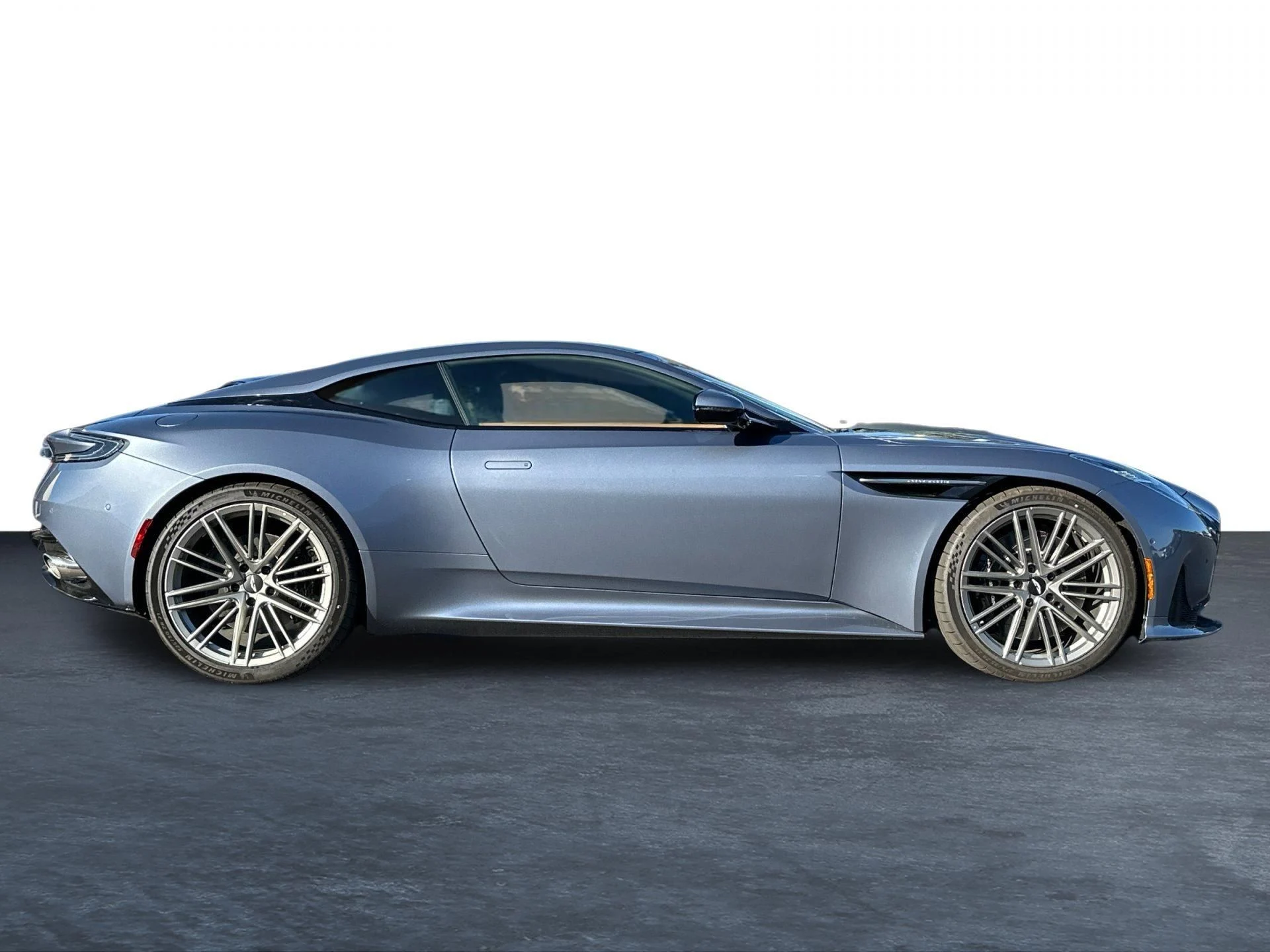 mph026_2677147536_New_2025_Aston_Martin_DB_12_1754728096_723d5843ef
