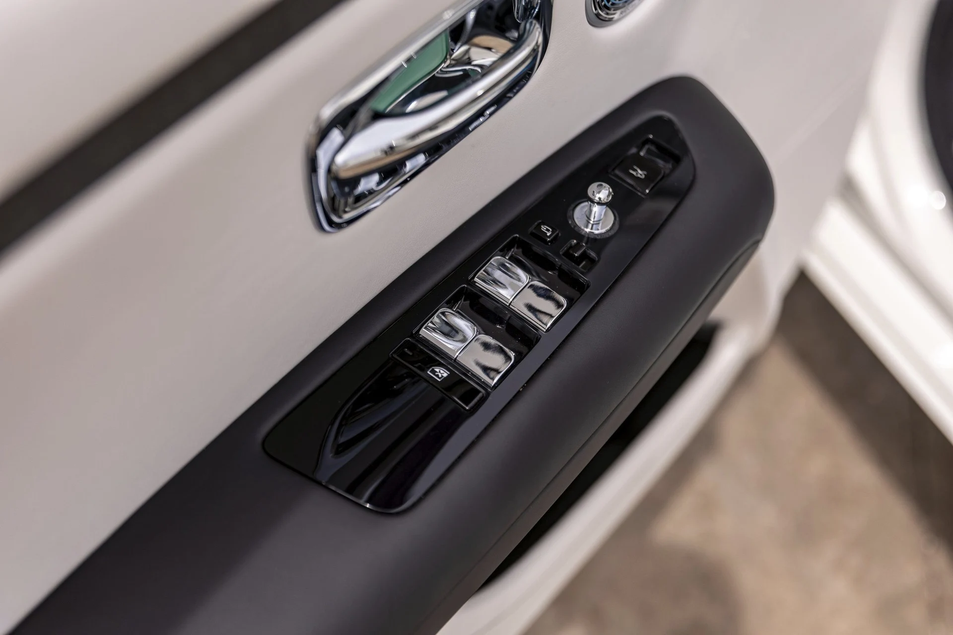 mph026_2681711018_Hi_Tech_Luxury_Imports_LLC_SCA_13_GZ_09_TU_235637_image_26_35d341afc4
