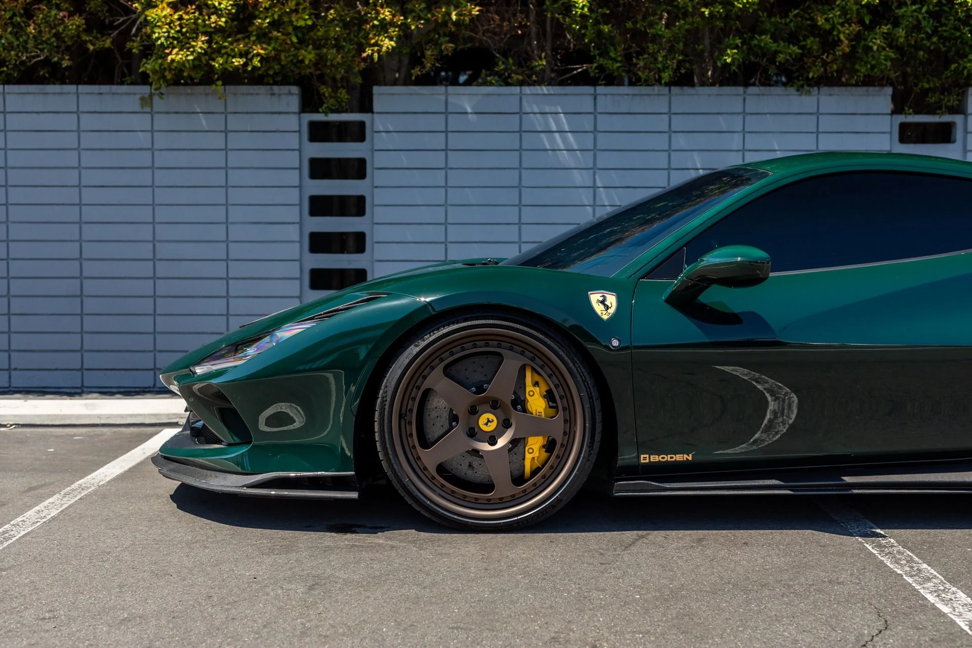 mph026_2690106542_Used_2022_Ferrari_F8_Tributo_1744415617_76a9f4d320