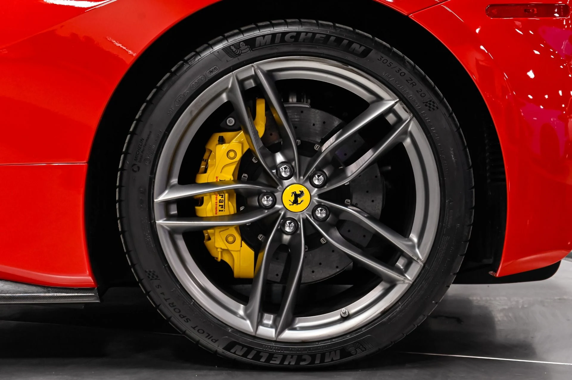 mph026_2691396644_Used_2018_Ferrari_488_Spider_1790629138_ee9c9d104b