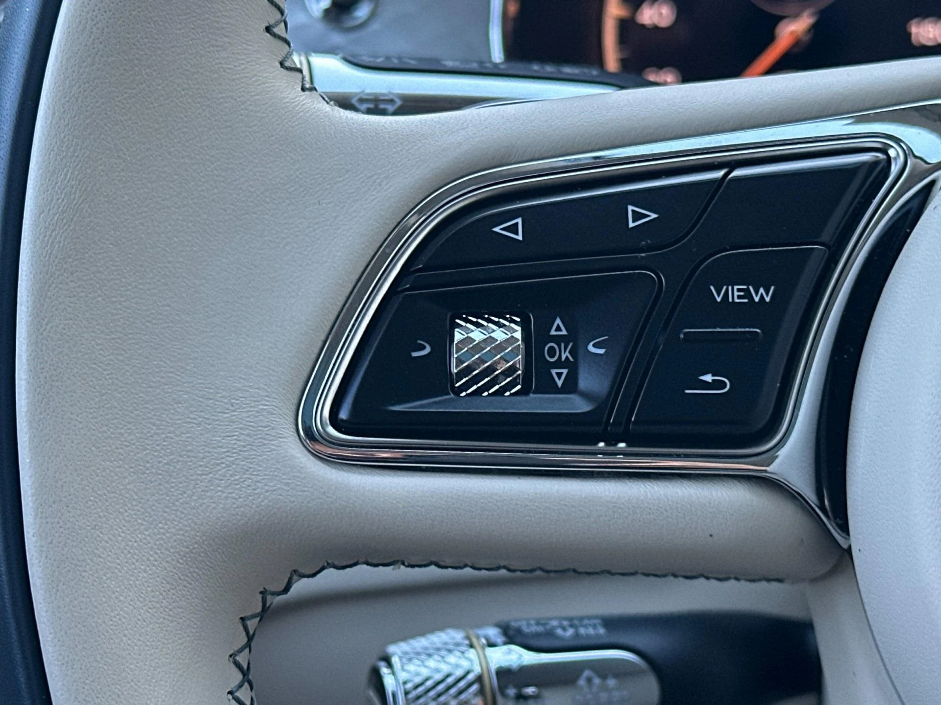 mph026_2695980509_Used_2024_Bentley_Flying_Spur_S_1760603861_bf6b9f3fe4