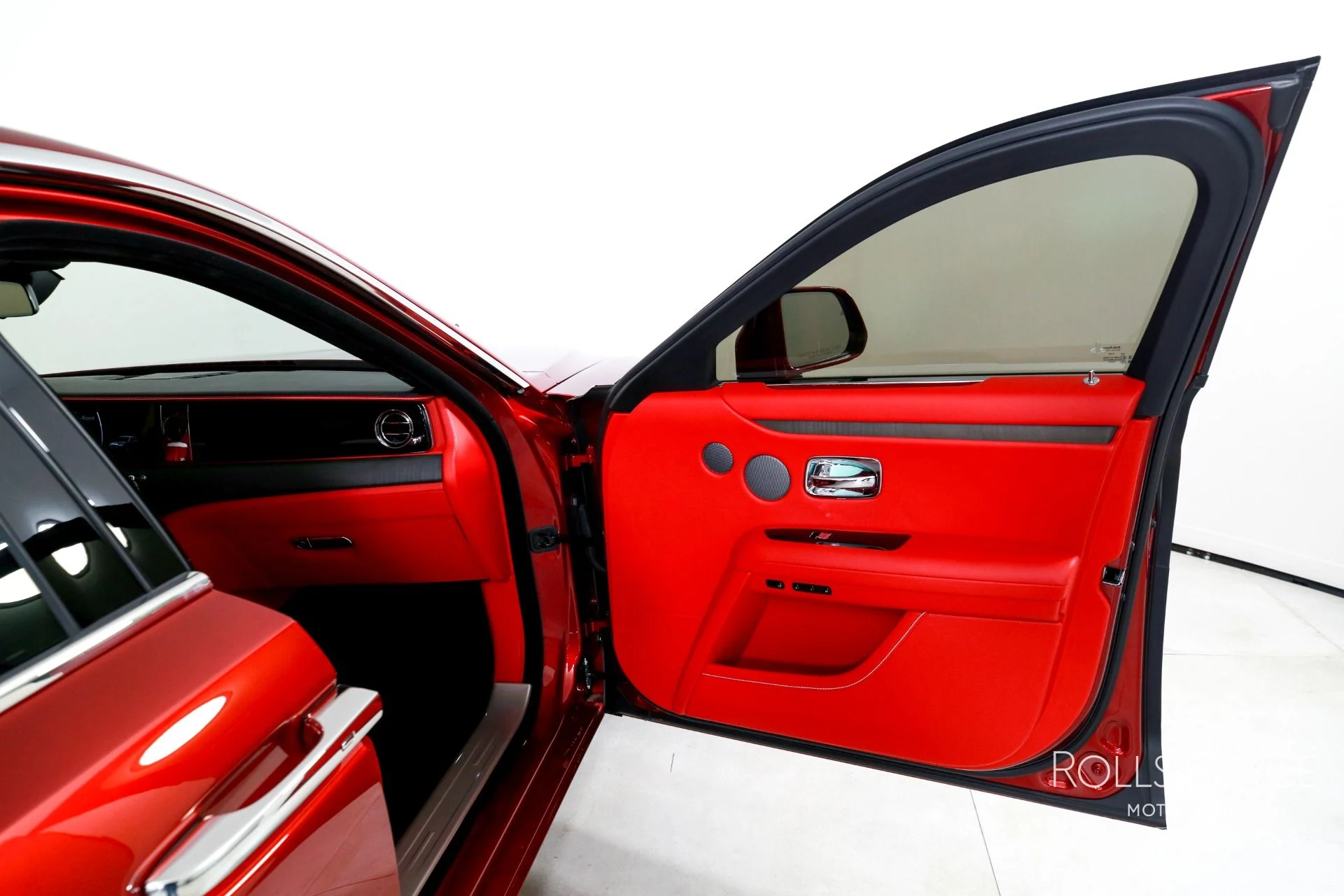 mph026_26993559_Used_2024_Rolls_Royce_Ghost_1751554468_7d1d1b871c
