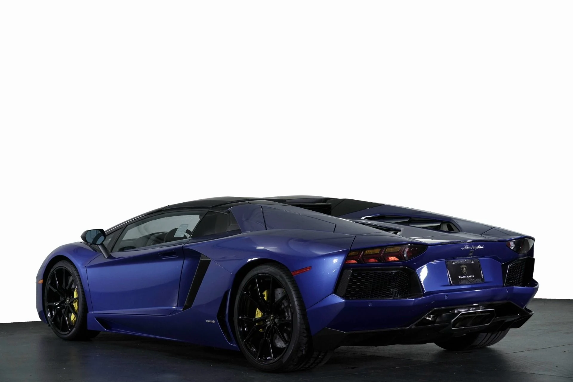 mph026_2701253462_Used_2016_Lamborghini_Aventador_LP_700_4_1767895159_8a883d0b90