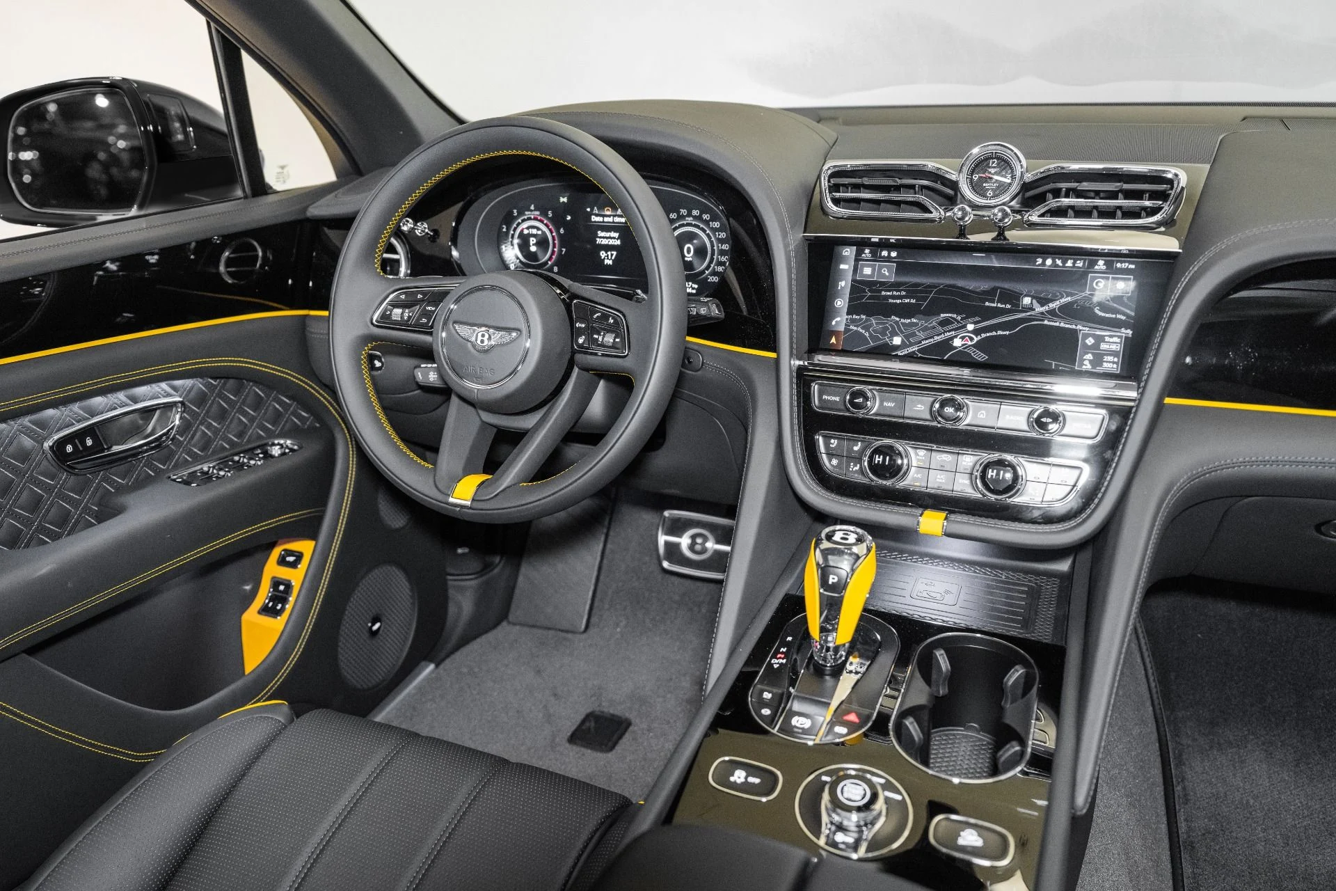 mph026_2706649564_Used_2024_Bentley_Bentayga_Azure_V8_1758720540_063687b096