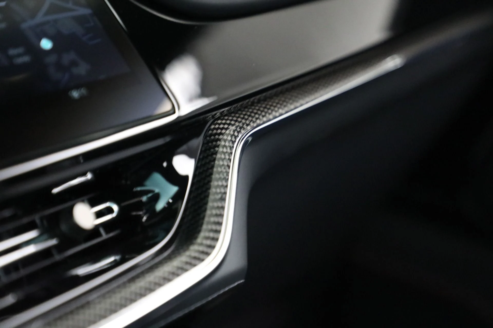 mph026_2715133305_New_2025_Aston_Martin_DBX_707_86ce42886b