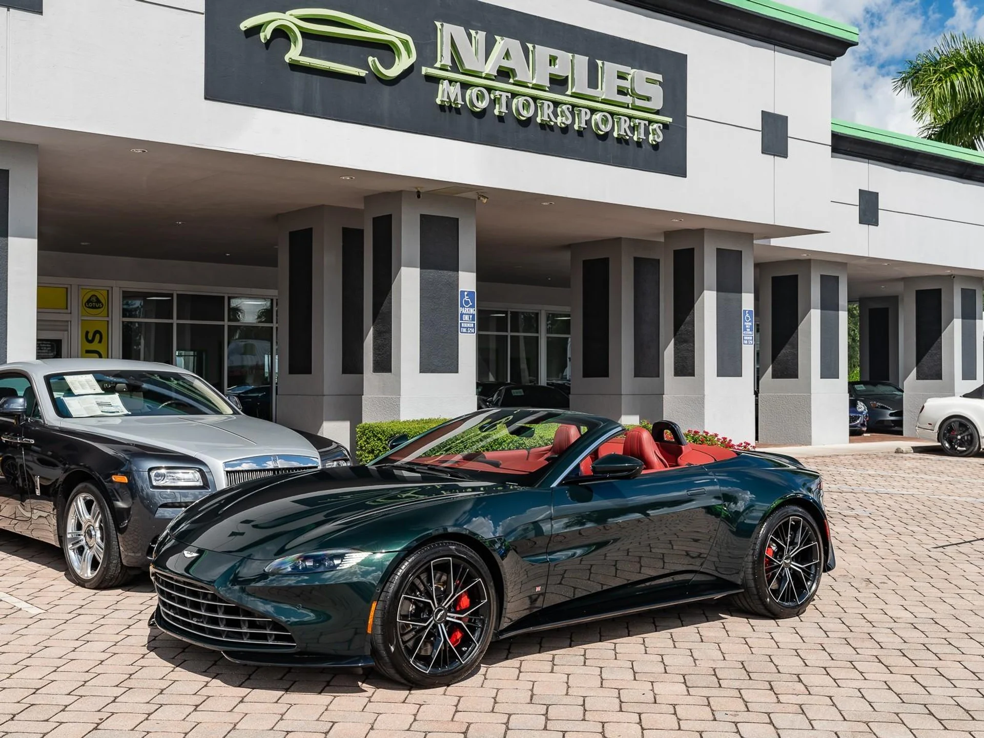 mph026_2717497432_Used_2021_Aston_Martin_Vantage_1753207581_757ebde8b5