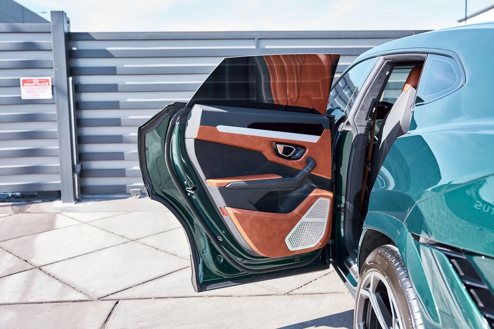 mph026_2717858452_Used_2023_Lamborghini_Urus_S_1771891291_c121cd0a21