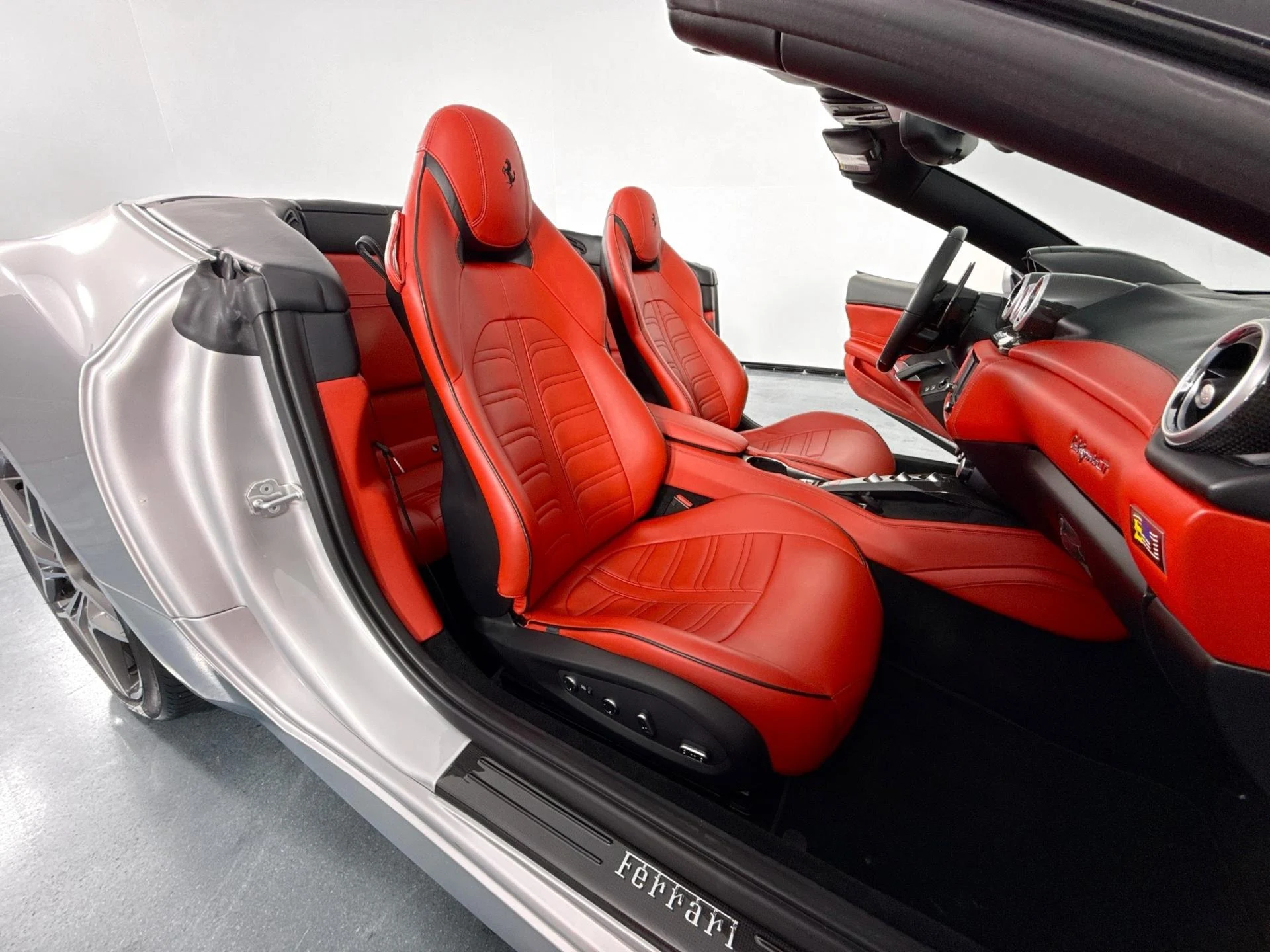 mph026_271805580_Used_2015_Ferrari_California_T_1782334338_5519f2532b