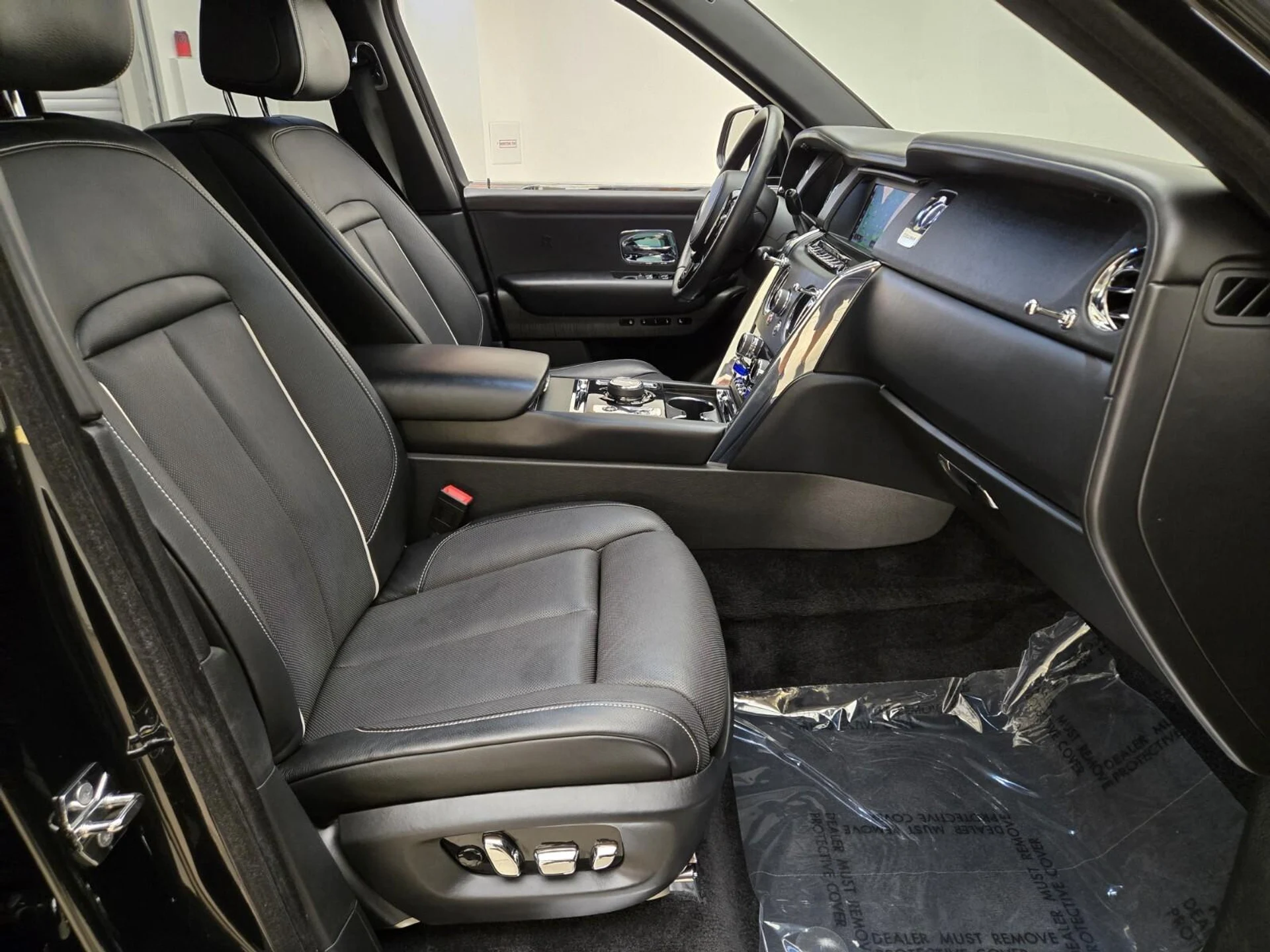 mph026_2720109799_Used_2020_Rolls_Royce_Cullinan_1759993110_43acdf43a4