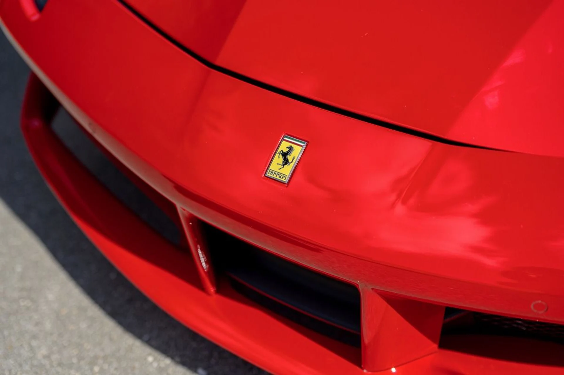 mph026_2730935826_Used_2017_Ferrari_488_GTB_1753314367_18d5656bc7