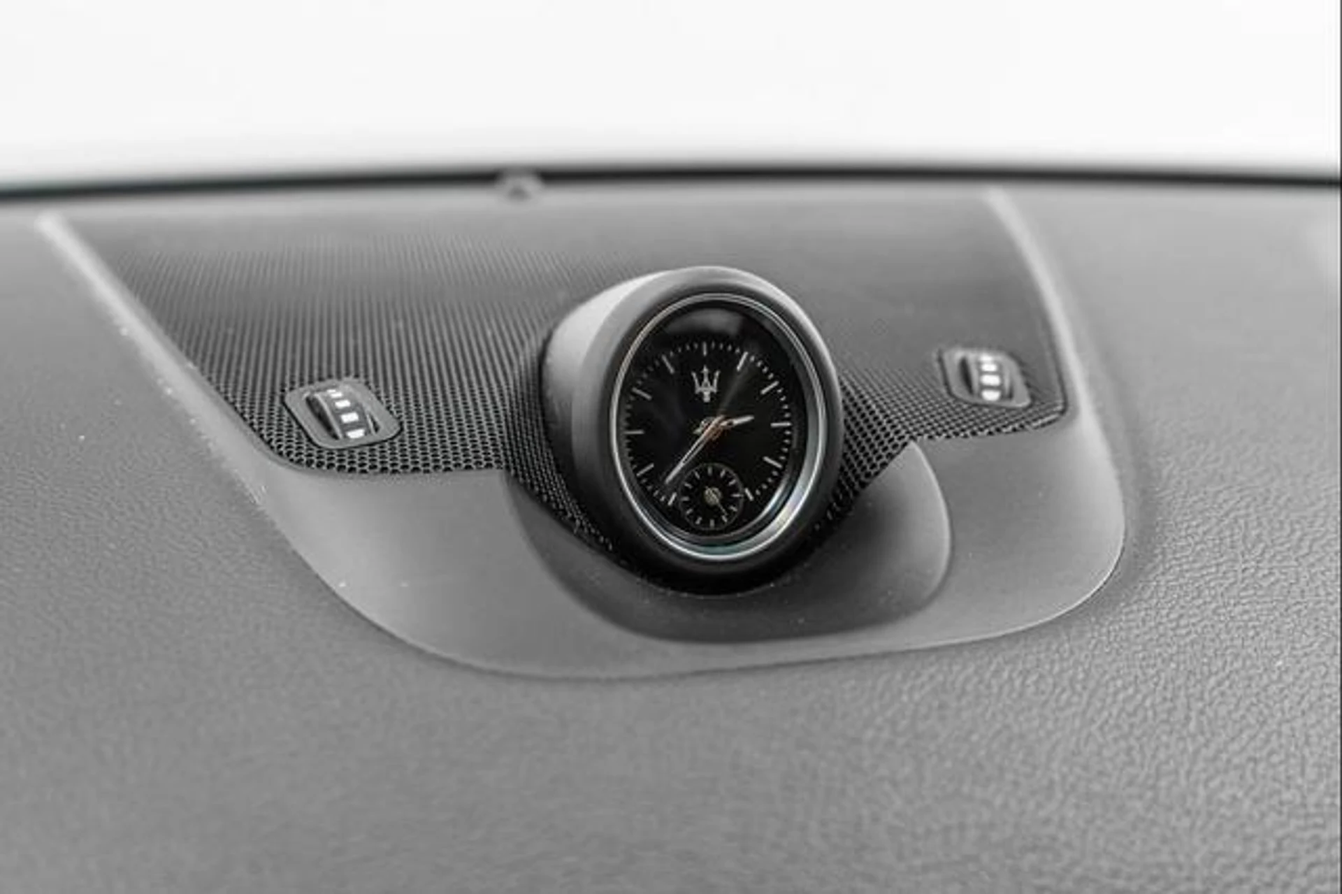 mph026_2733706152_Fk_Oam_A_Ohr_E_Eu_TR_Mpw_P_Njqv73_Xs_A_b187082c83