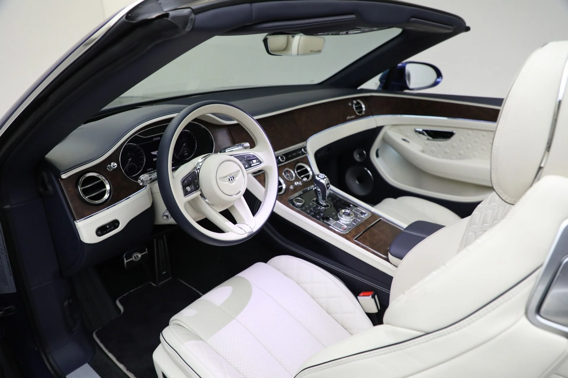 mph026_2734297415_Used_2023_Bentley_Continental_GTC_Azure_V8_022d13d3aa