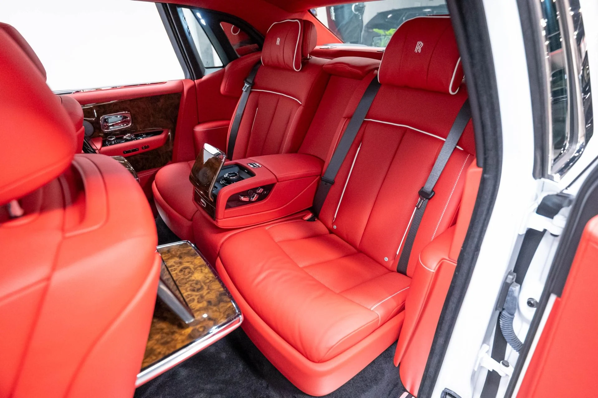 mph026_2734474985_Used_2019_Rolls_Royce_Phantom_1787168421_c61b5d5e51