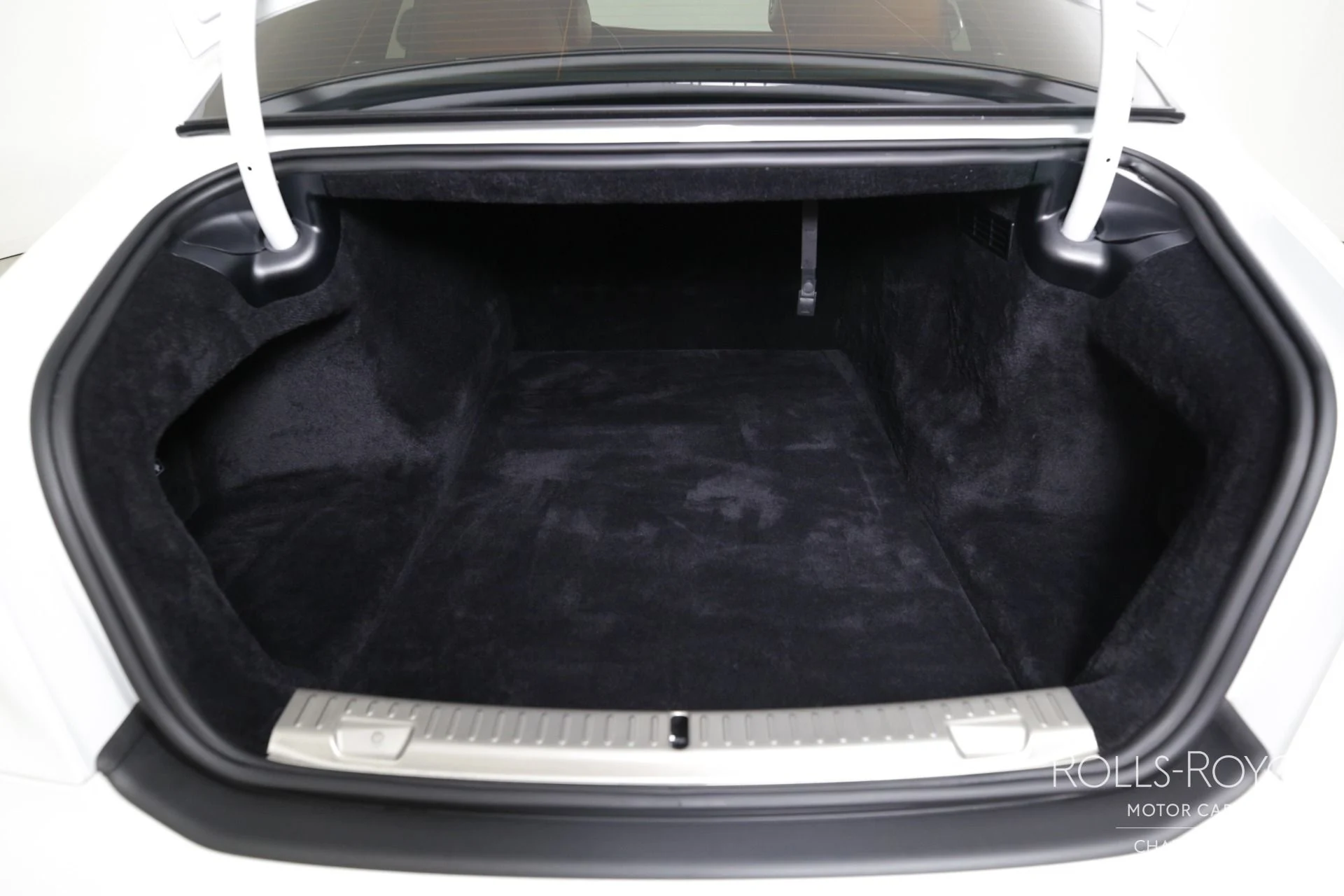 mph026_2744056772_Used_2021_Rolls_Royce_Ghost_1738596295_a20379dd75