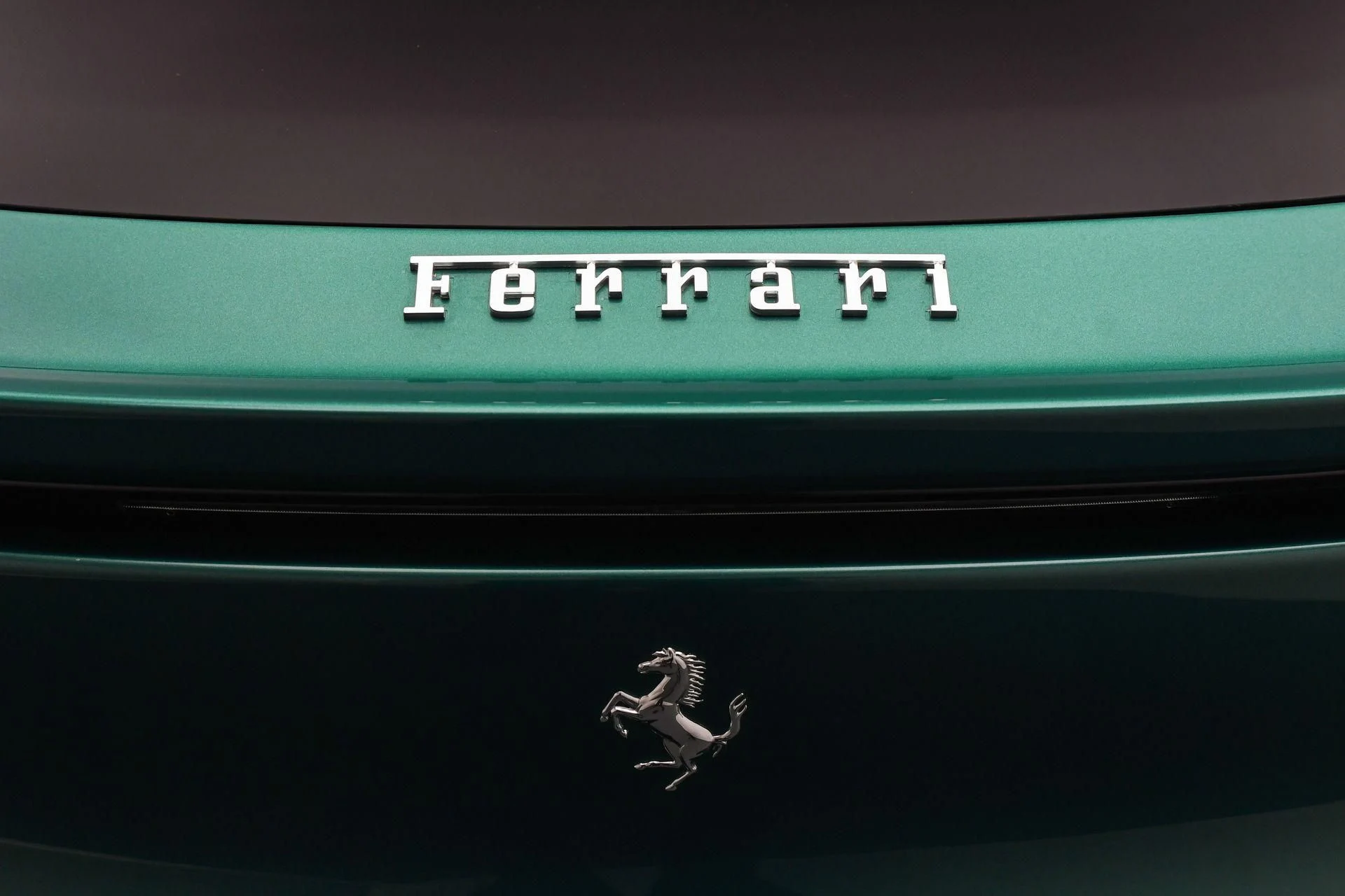 mph026_2747451780_Used_2025_Ferrari_Purosangue_Verde_Pino_1757451457_fa49b6c646